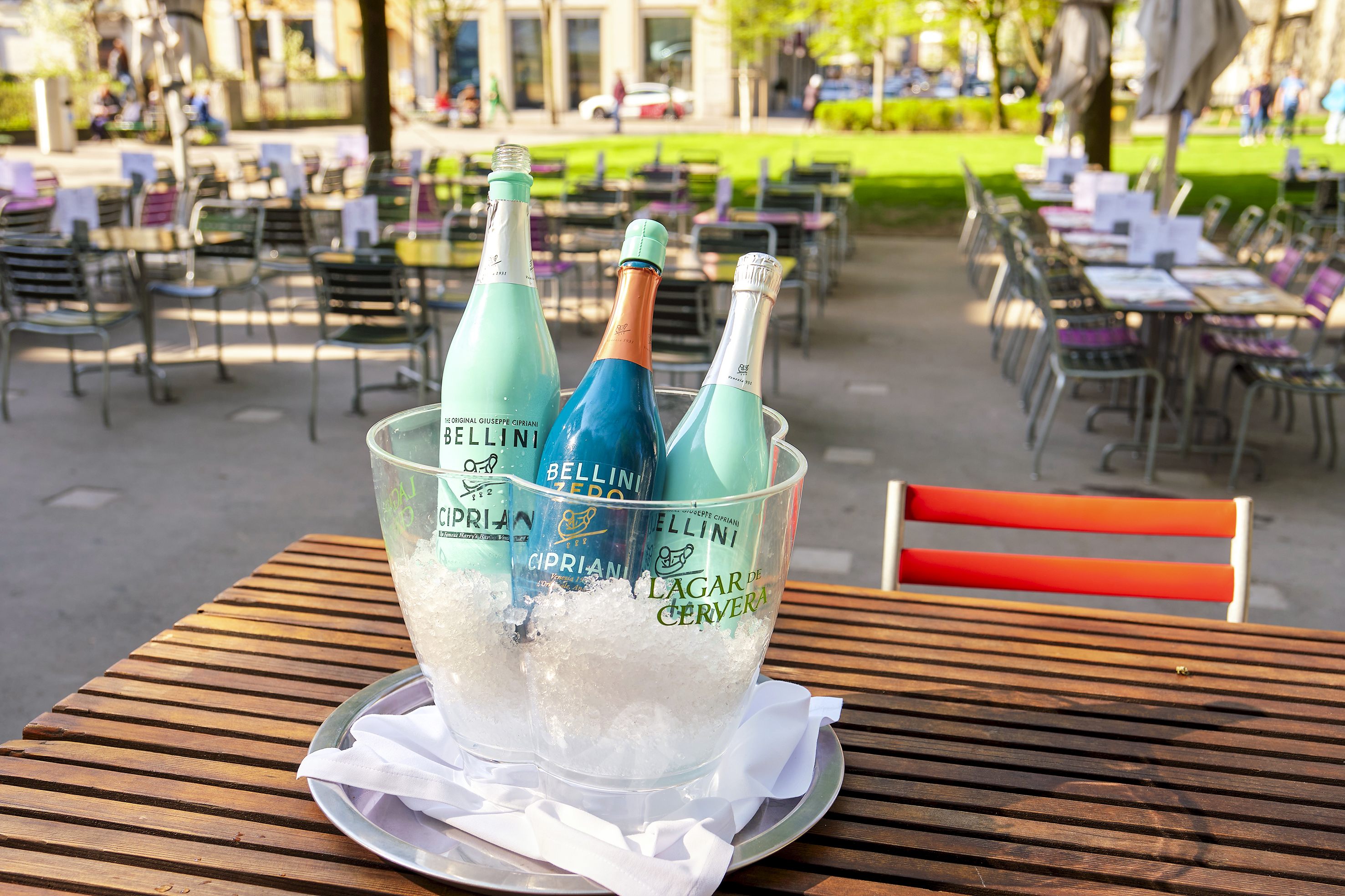 Gerade in den warmen Monaten bietet der Bellini eine süsse Erfrischung, zum Beispiel im Bellini Giardino des Hotel Continental Park.