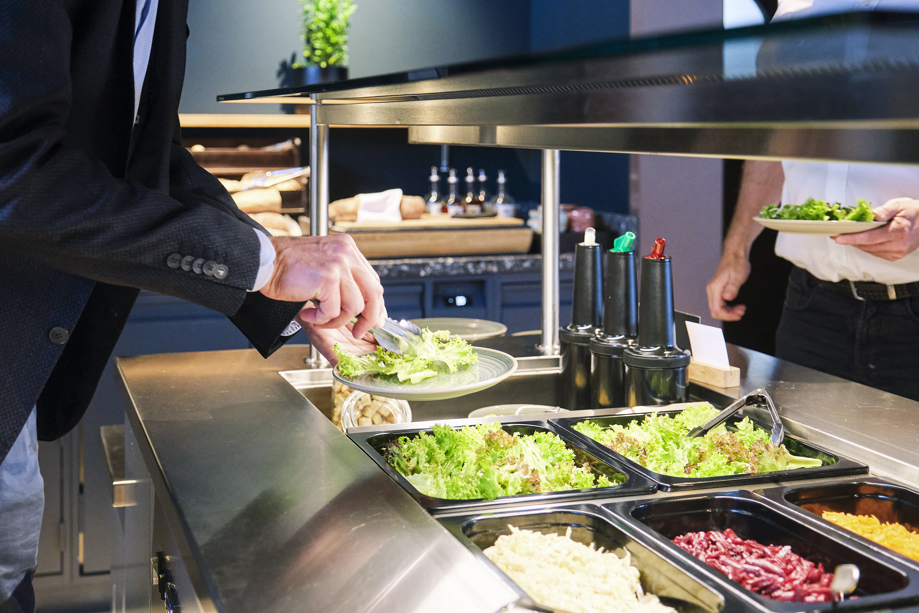 Salate, Suppen, Vorspeisen: Am reichhaltigen Buffet können sich die Gäste selbst bedienen.