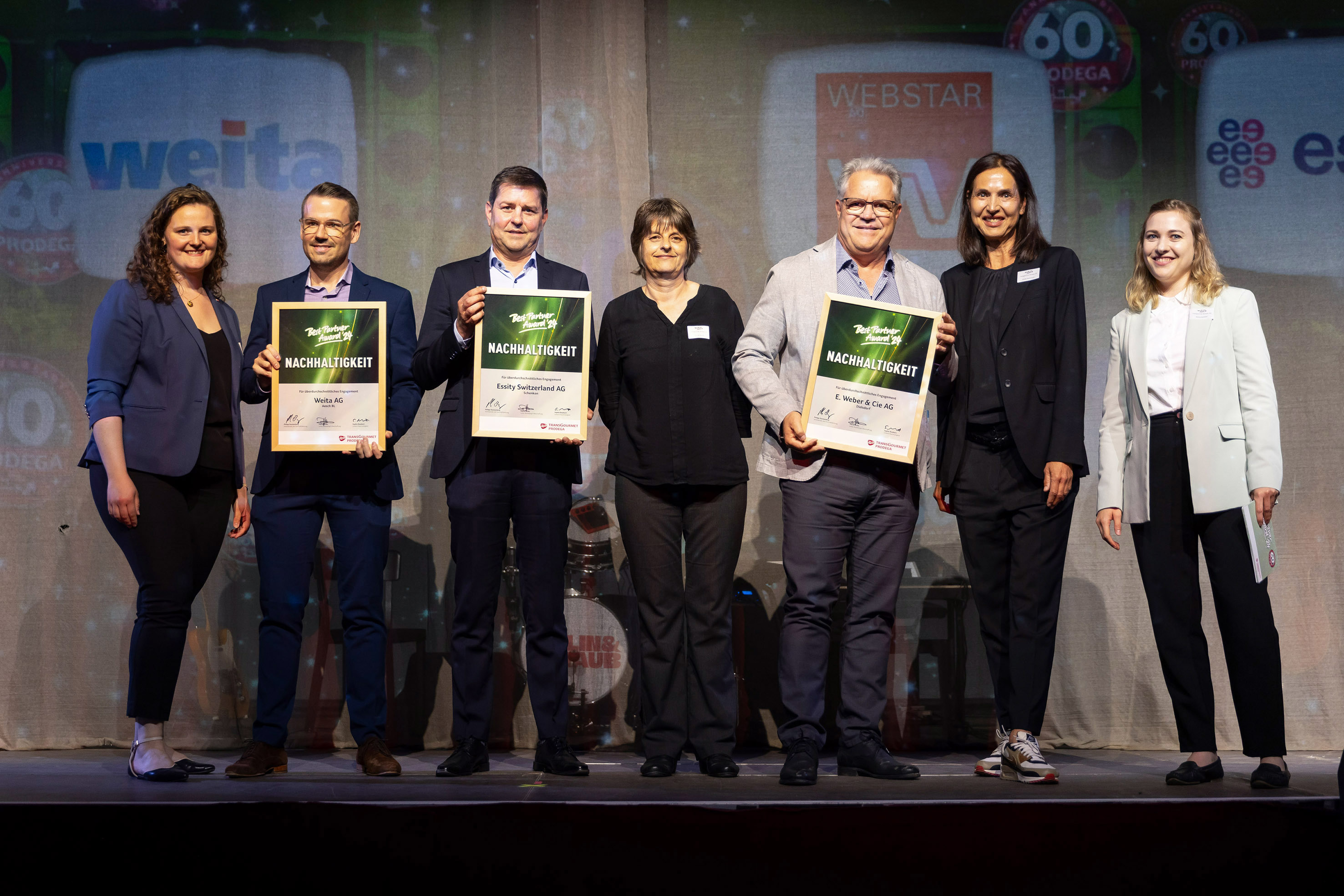 Nachhaltigkeits-Award: Constance du Réau, Transgourmet Schweiz AG, Andreas Brunner, Weita AG, Roger Renggli, Essity Switzerland AG, Ruth Burkhardt, Transgourmet Schweiz AG, Marcel Tiziani, E. Weber & Cie AG, Ursula Hersemeyer und Sophie Bosshart, Transgourmet Schweiz AG.