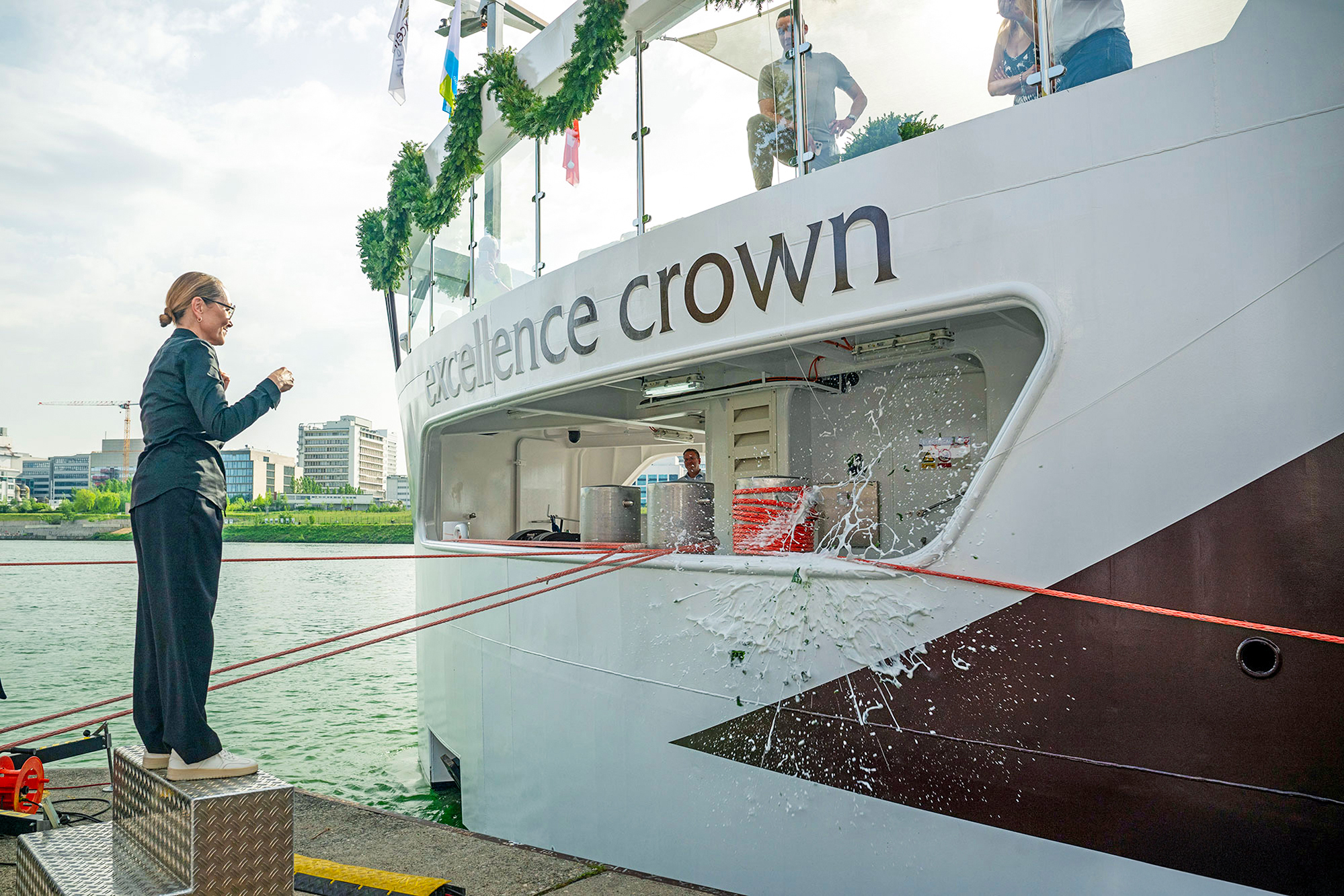 Die Basler Starköchin Tanja Grandits war Taufpatin des neuen Flussliners.