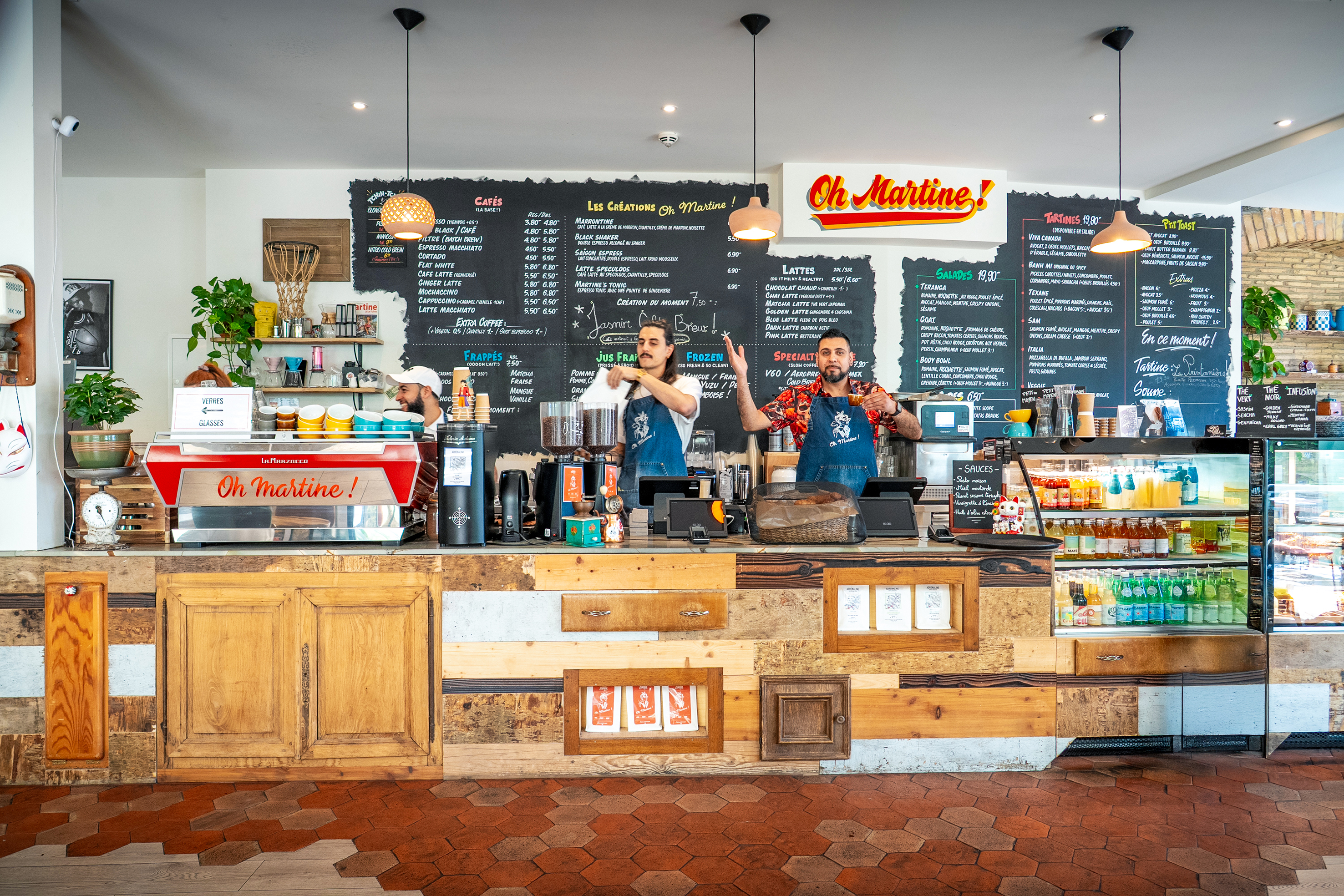 Innen wie aussen strahlt das Genfer Café Oh Martine! Gemütlichkeit aus.