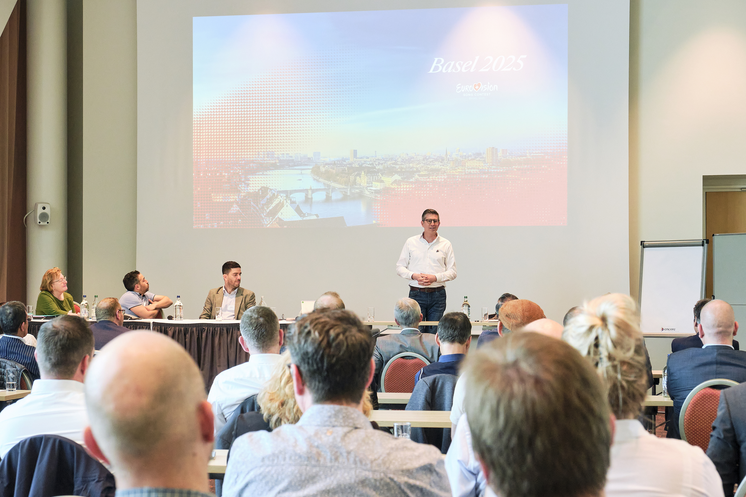 ESC-Referent Moritz Kuhnel informiert Gastroplaner und Culina-Mitglieder über das Foodkonzept am Eurovision Song Contest in Basel.