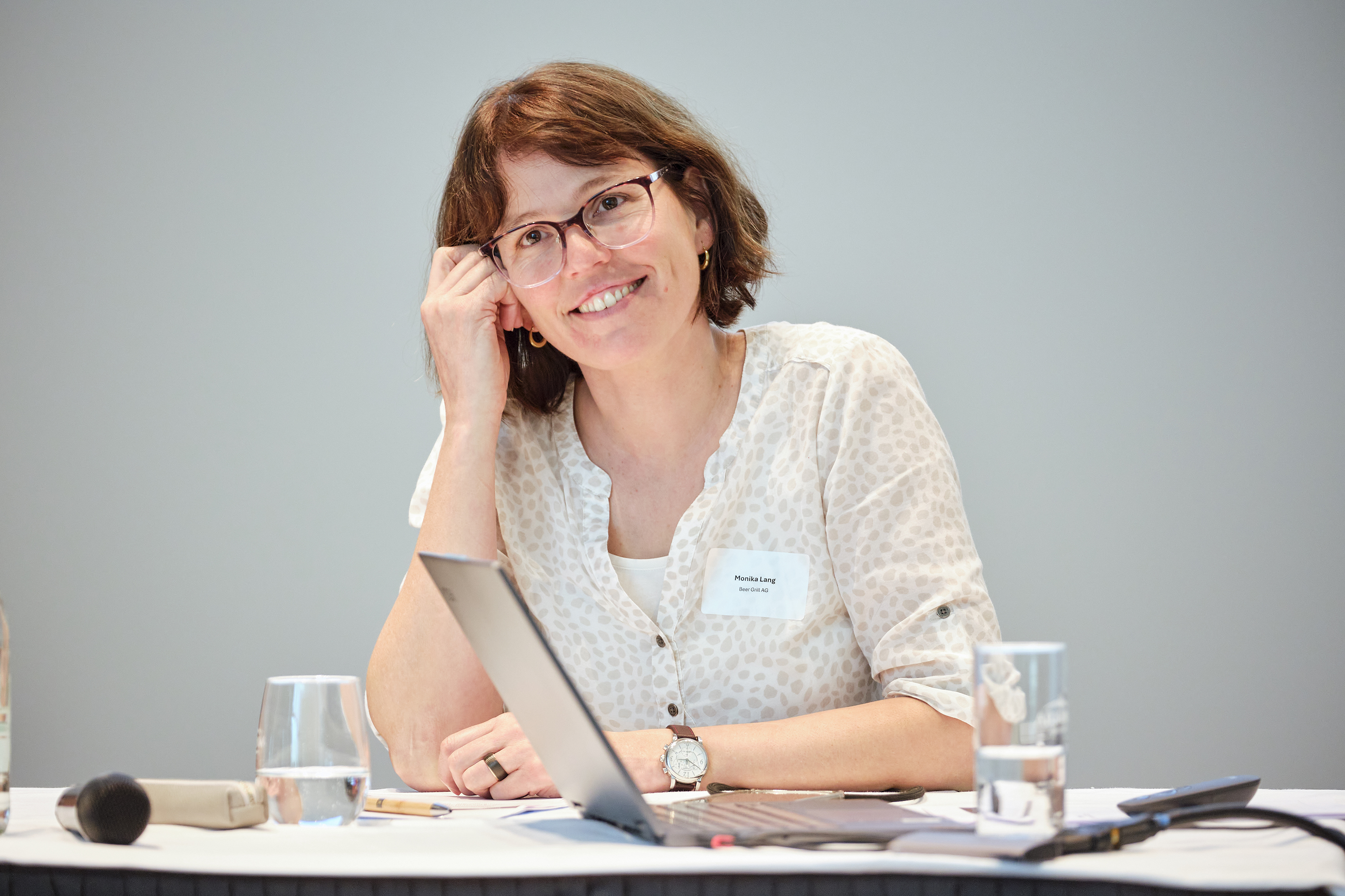 Monika Lang informiert zum Thema Cyber-Sicherheit im digitalen Raum und deren Handlungsfelder.