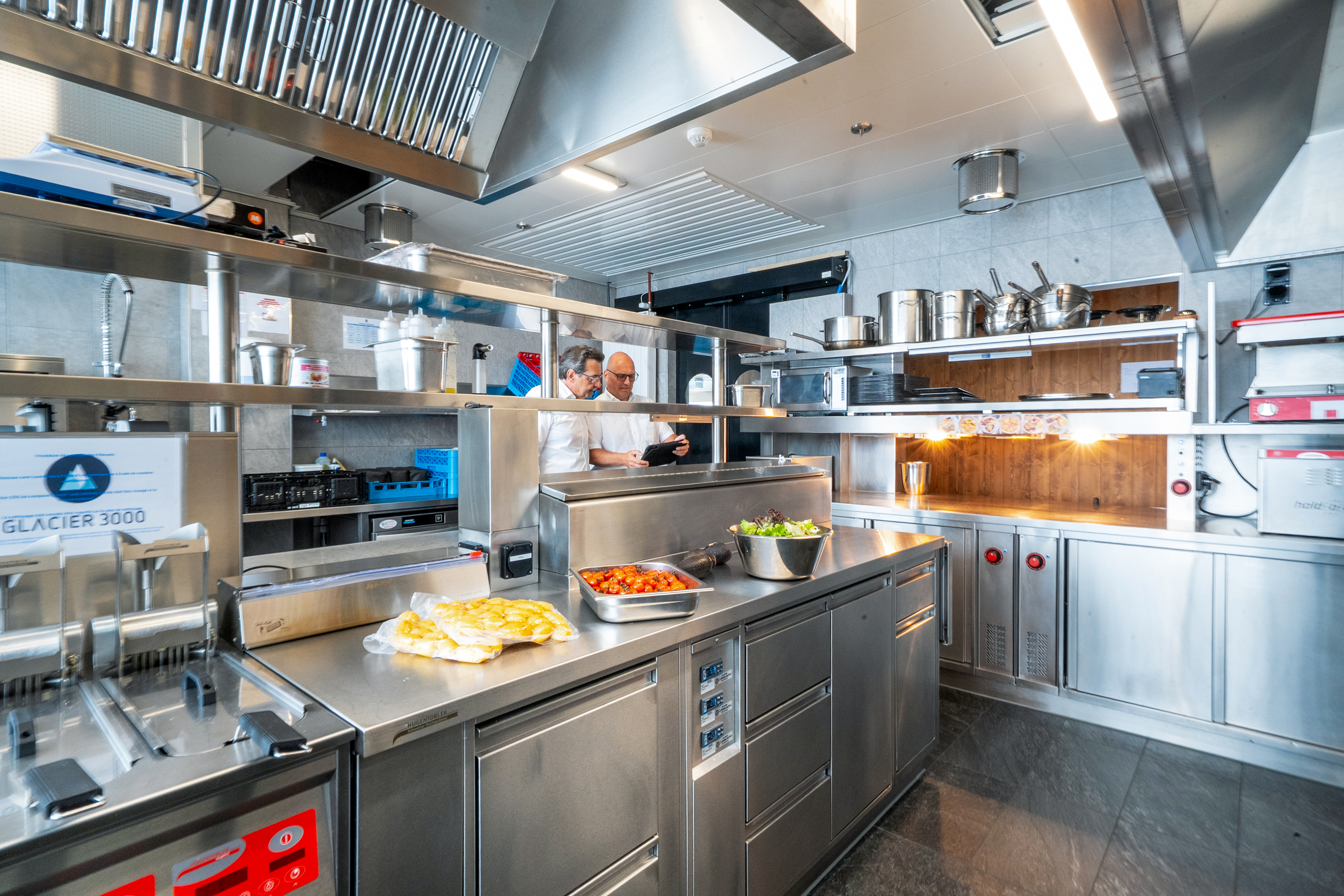 Das Team der Hugen-tobler Schweizer Kochsysteme holte auf dem Glacier 3000 auf kleinstem Raum das Optimum heraus.
