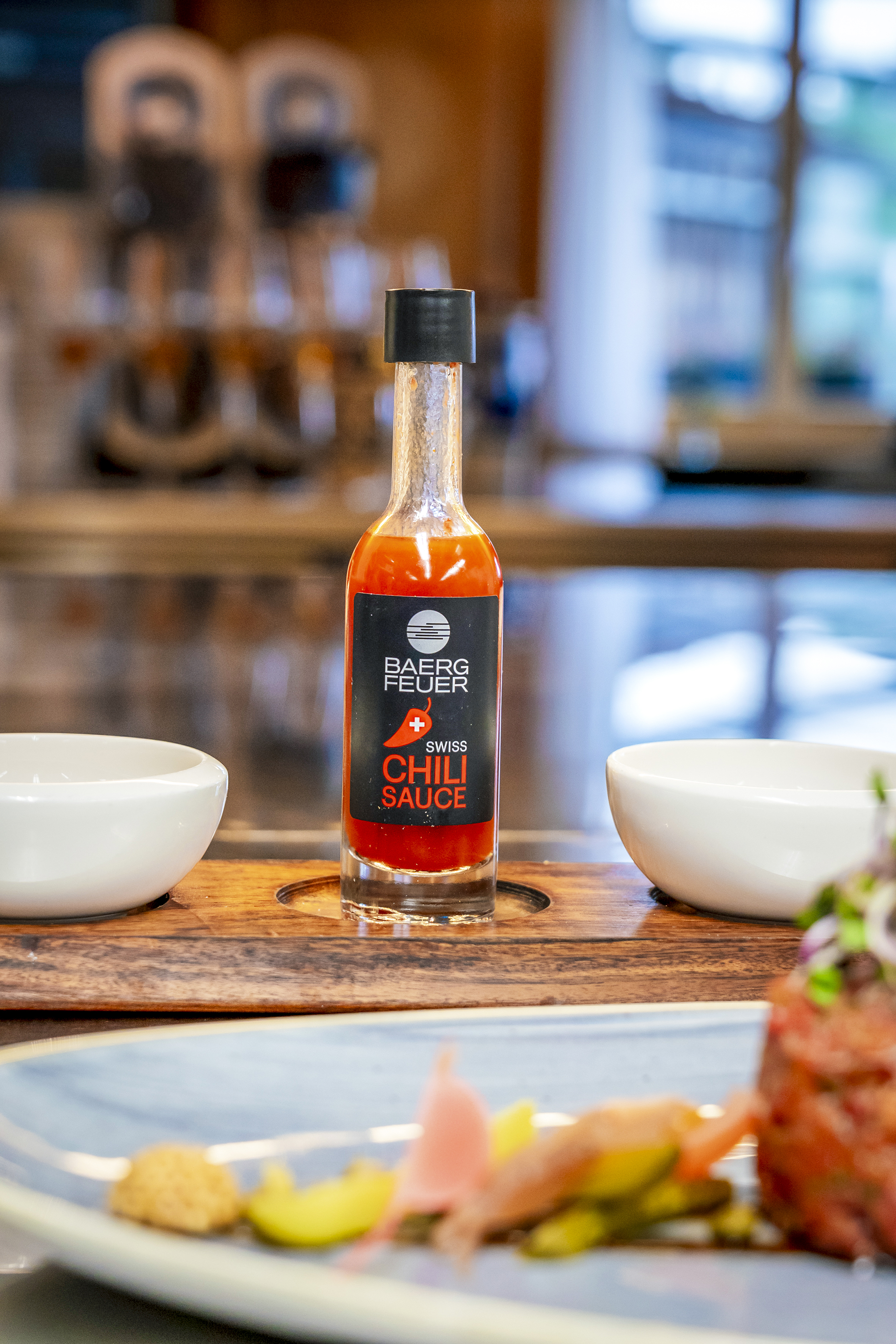 Scharfe Idee: Zum Tatar – und auf Gästewunsch auch zu anderen Gerichten – serviert das Scheitlinsbüchel-Team ein «Schärfe-Brettli» mit drei Chilisaucen.