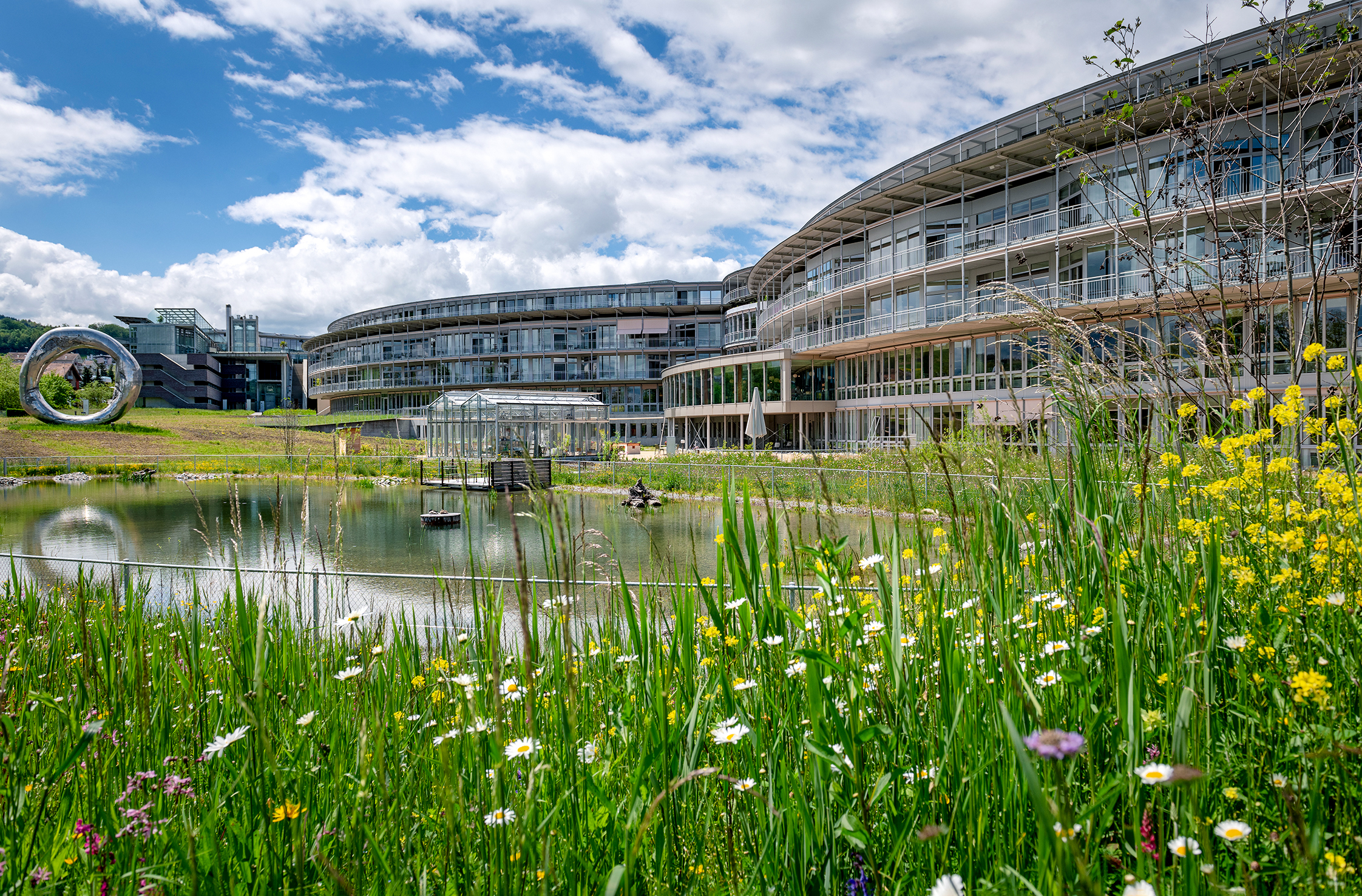 Seit 1990 befindet sich das Schweizer Paraplegiker-Zentrum im luzernischen Nottwil – neben dem Sempachersee, umgeben von viel Grün.