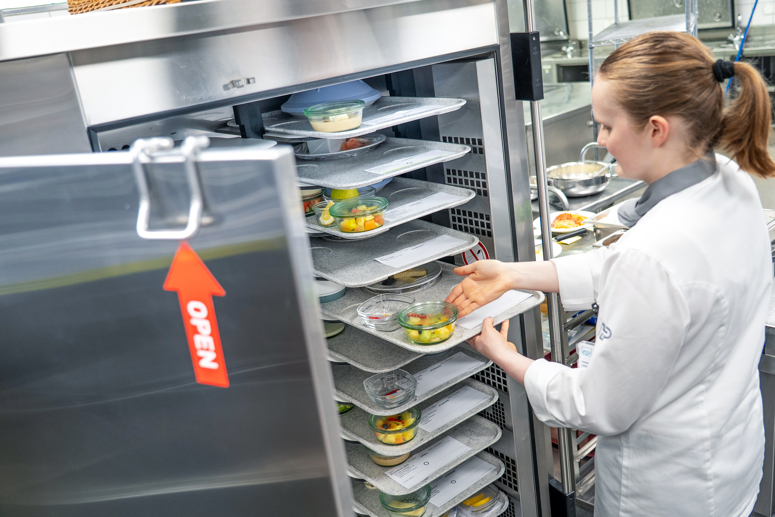 Dank Induktion und aktiver Umluftkühlung lassen sich kalte Speisen problemlos neben warmen platzieren.