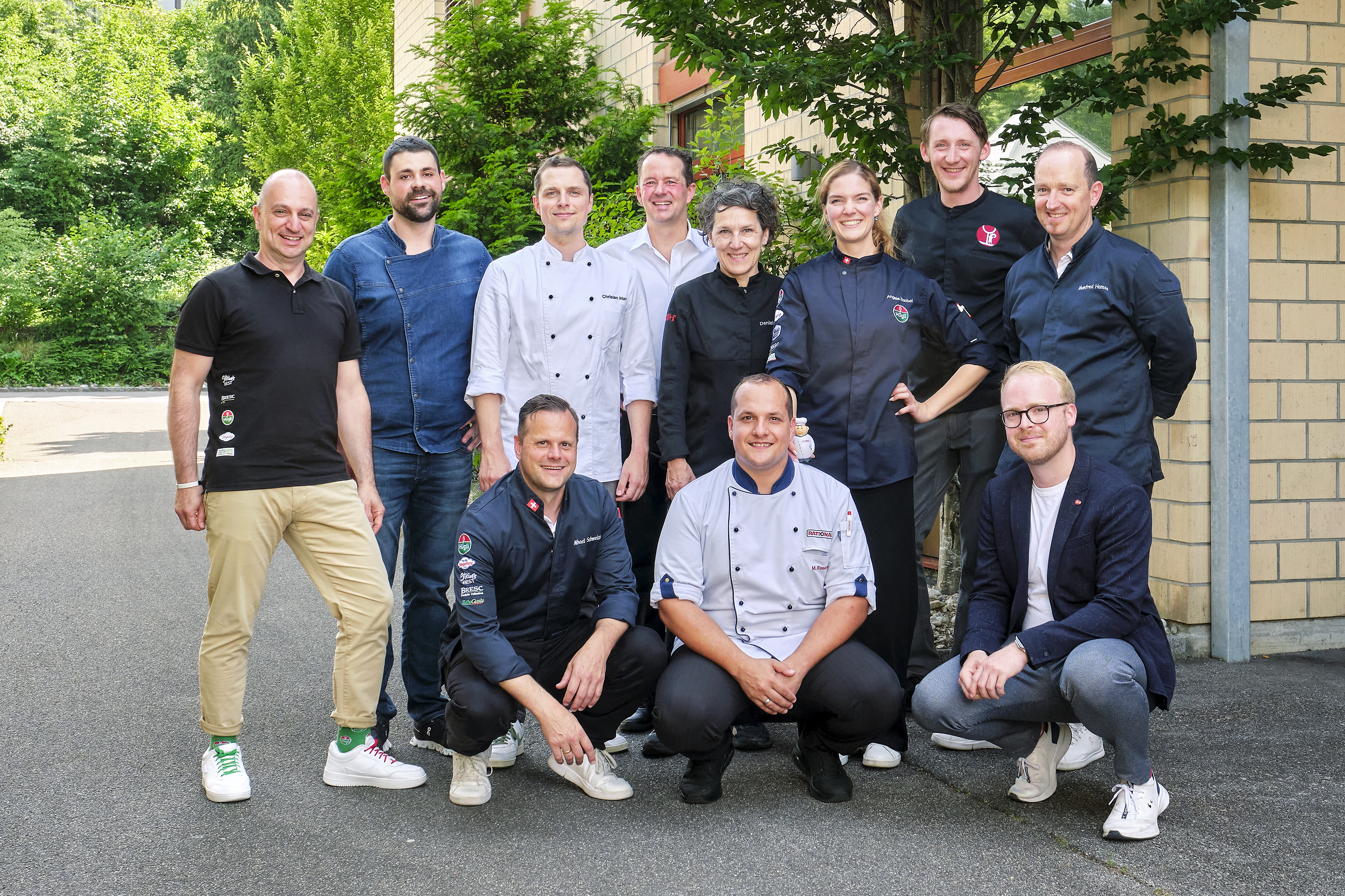 Gemeinsam für die Zukunft der Gastronomie (hinten, v.l.): Rolando Vidi (Hügli), Joel Donatsch (Bell), Marco Christen (Bell), Thomas Nussbaumer (GastroBaselland), Daniela Tuniz (BBZ BL), Angela Knobel (Hügli), Eugen Dickau (GastroBaselland), Manfred Hamsa (Hügli); (vorne, v.l.): Michael Schweizer (Hügli), Marco Rasera (Rational), Dominic Portmann (Transgourmet/Prodega).