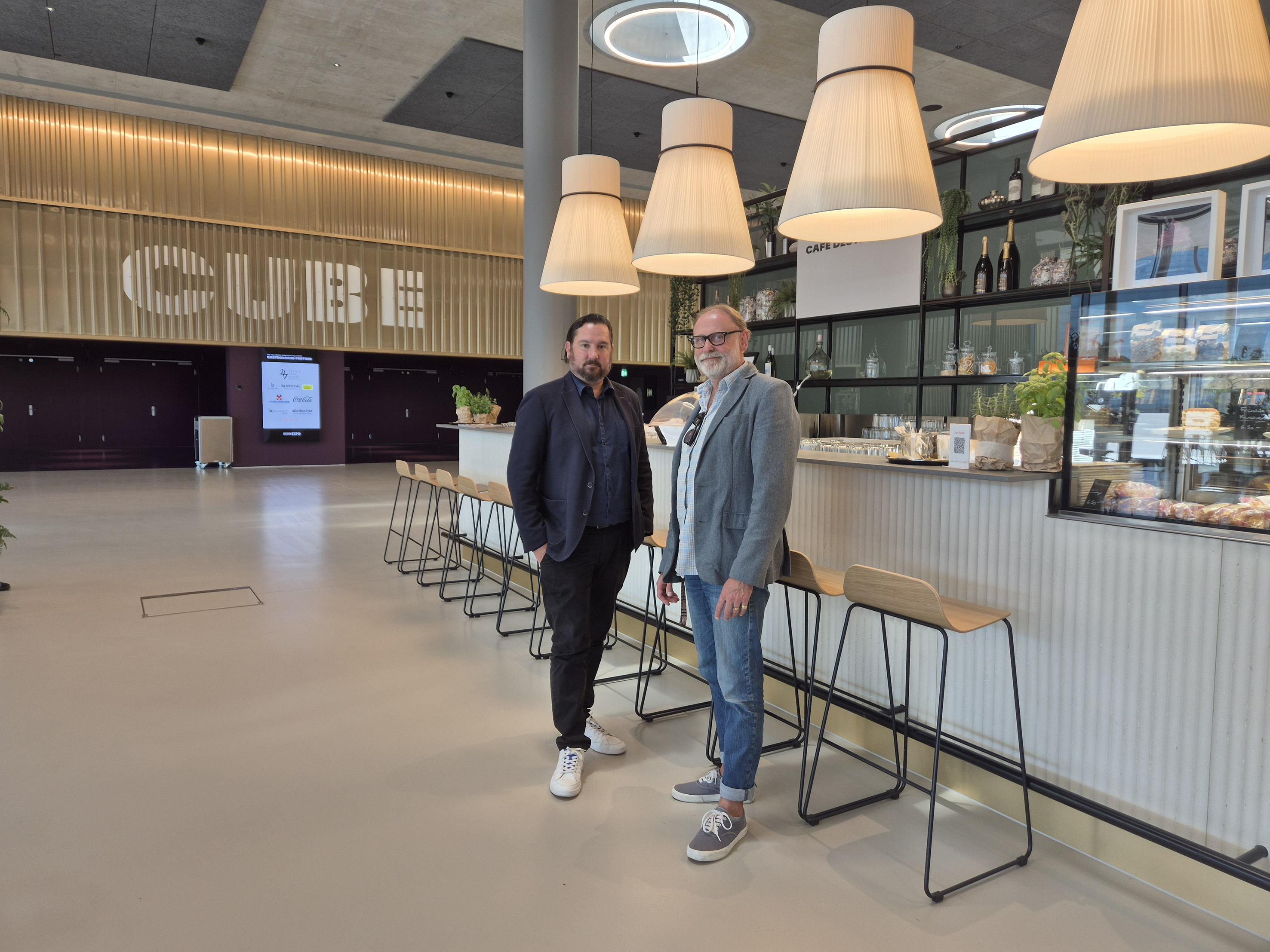 Thomas Herger, Leiter Gastronomie Bernexpo Areal und Mitglied der Geschäftsleitung der Sportgastro AG (l.) und Sandro Colombo, Leiter Gastronomie und Inszenierung der Bernexpo Groupe und damit verantwortlich für das Look&Feel und Gästeerlebnis bei allen Events und Messen.