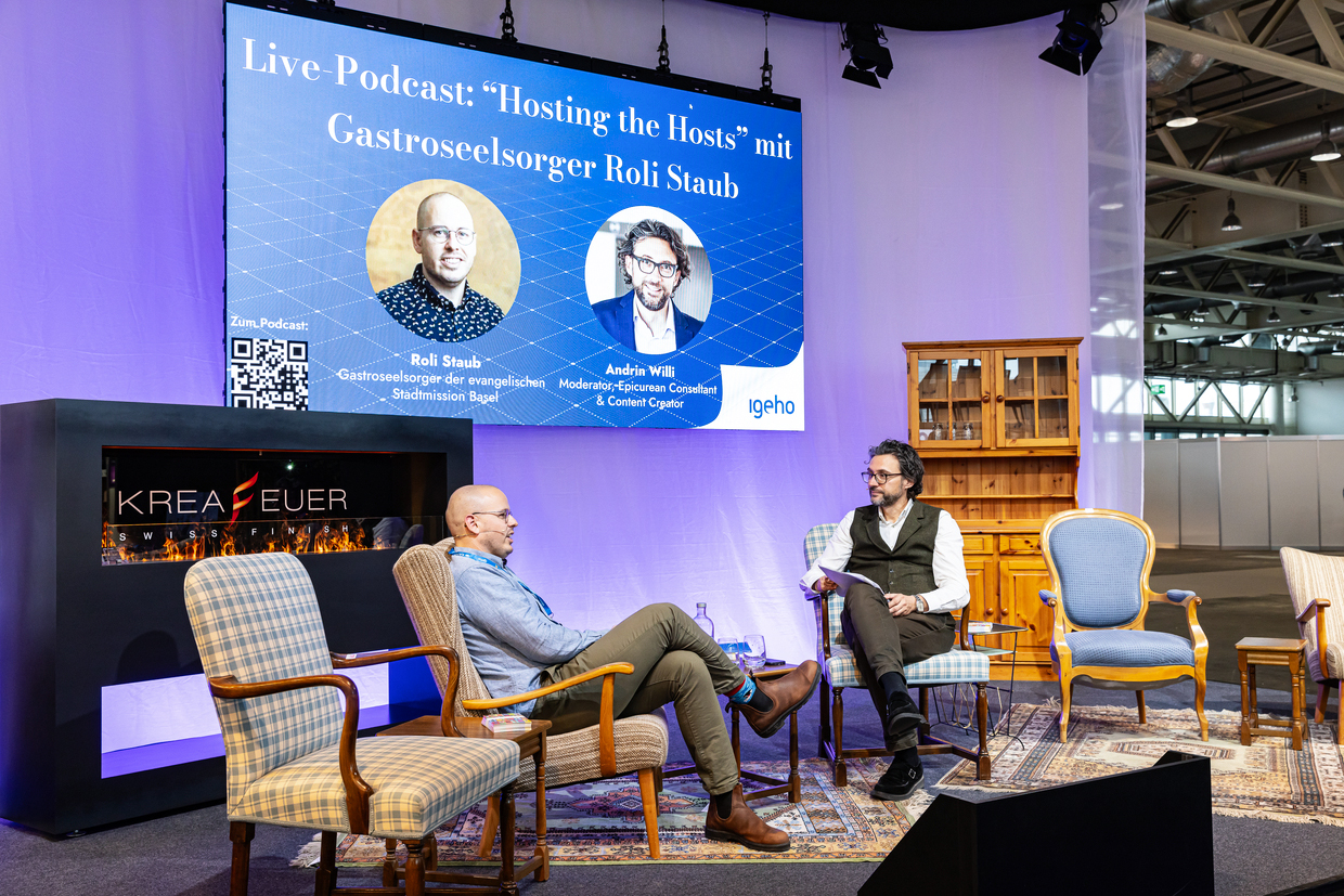 Live-Podcast: “Hosting the Hosts” mit Gastroseelsorger Roli Staub.
