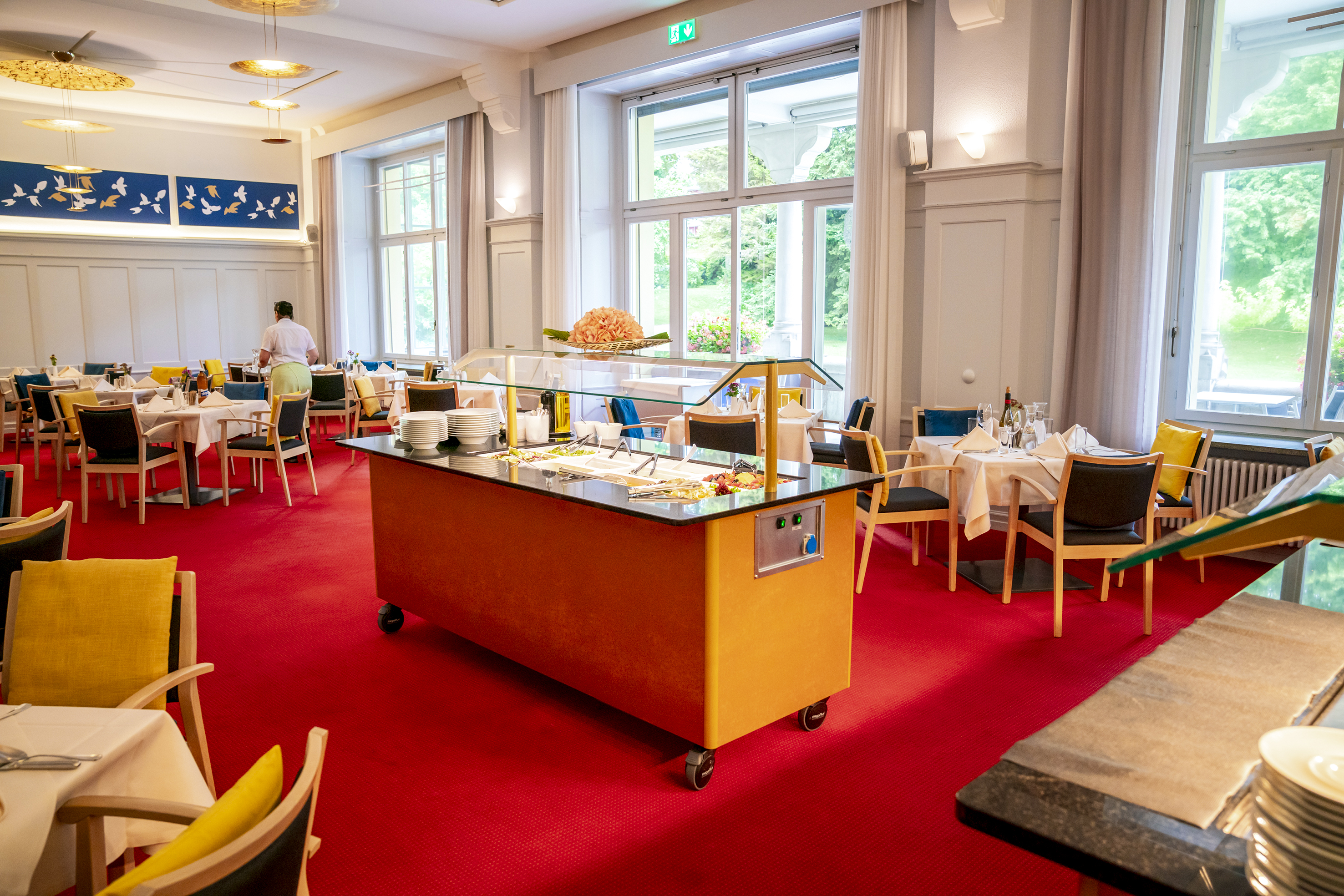 Die megaPlus-Buffets sind im Grundaufbau standardisiert und damit preiswert, lassen sich in Design und Material jedoch frei gestalten.