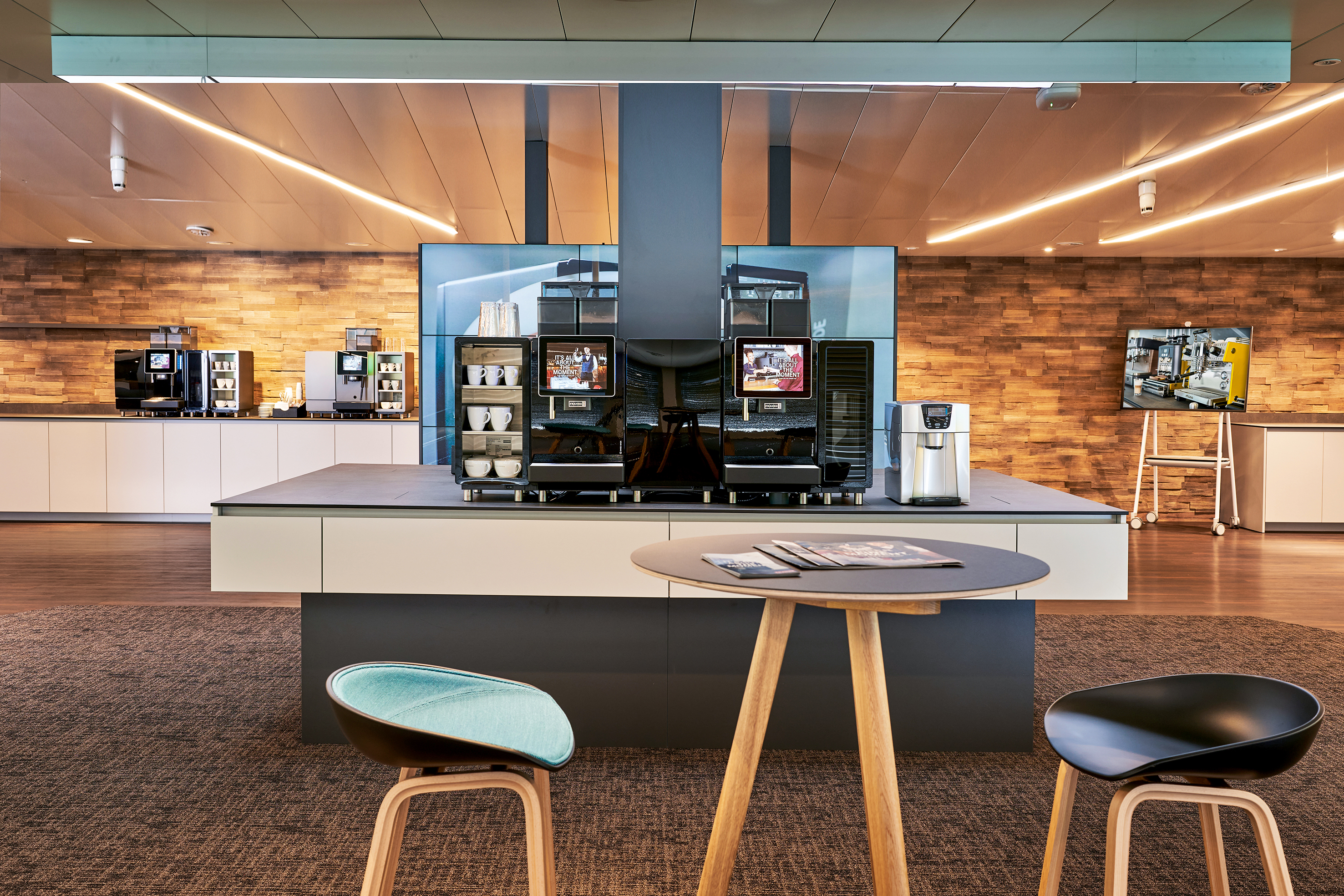 Im attraktiven Showroom in Aarburg werden die neusten Modelle von Franke Coffee Systems präsentiert und erlebbar gemacht.