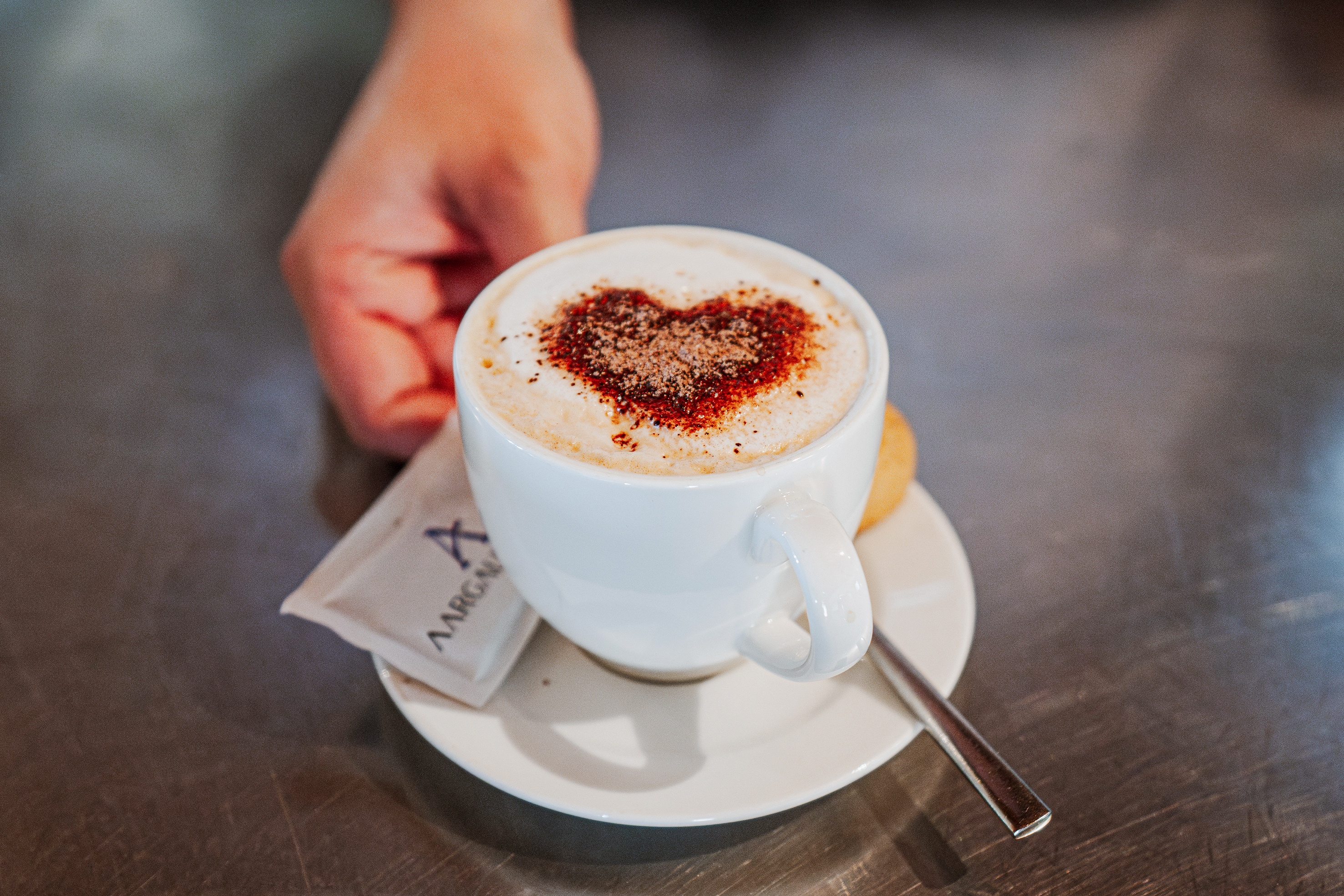Dank moderner Technik gelingt Barista-Qualität heute auch aus dem Kaffeevollautomaten.