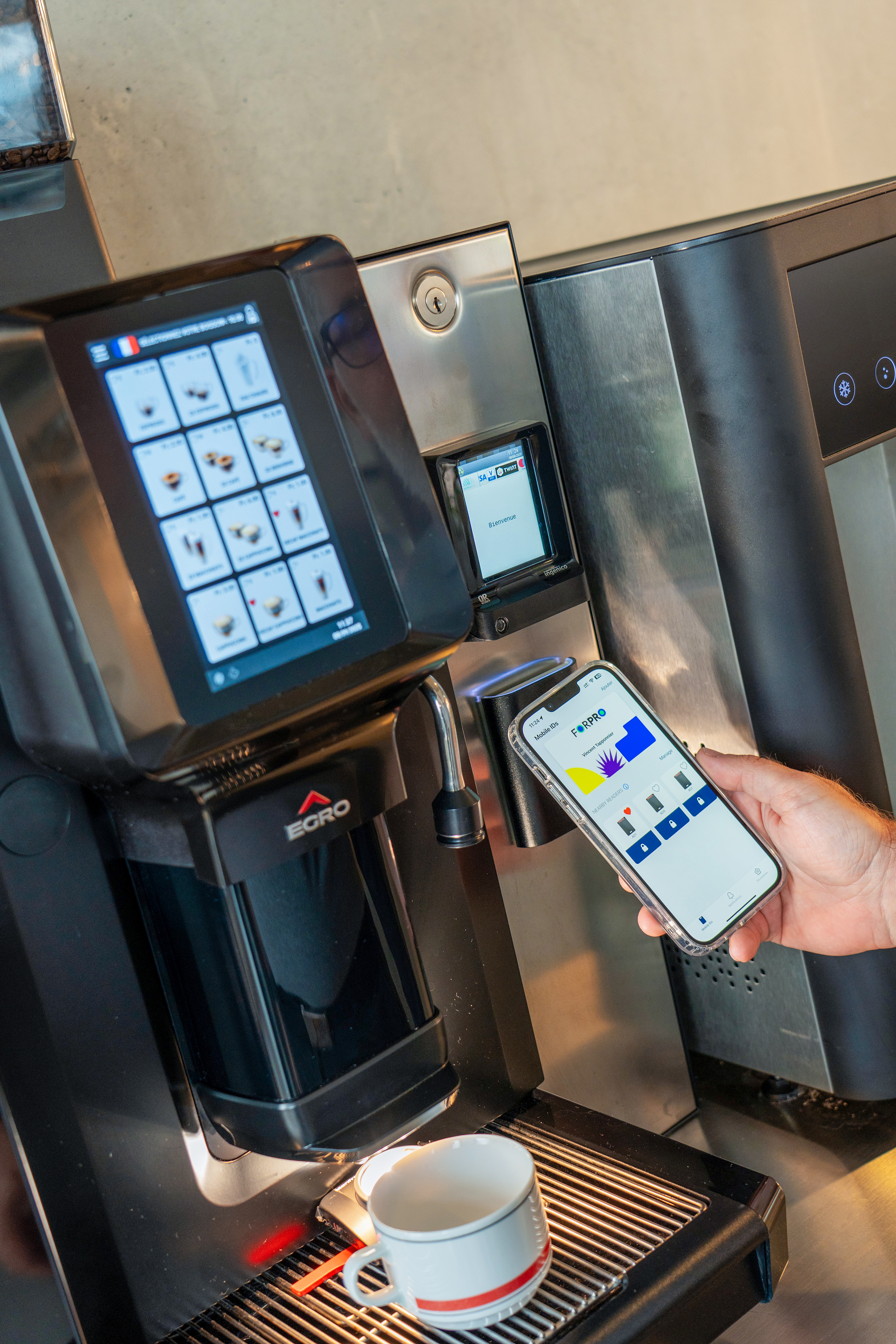 Der Egro MoDe Vollautomat wurde in die ForPro App integriert: Mitarbeitende können so über die hauseigene App bezahlen. Externe Gäste bezahlen mit Karte oder einer kontaktlosen Bezahl-App.