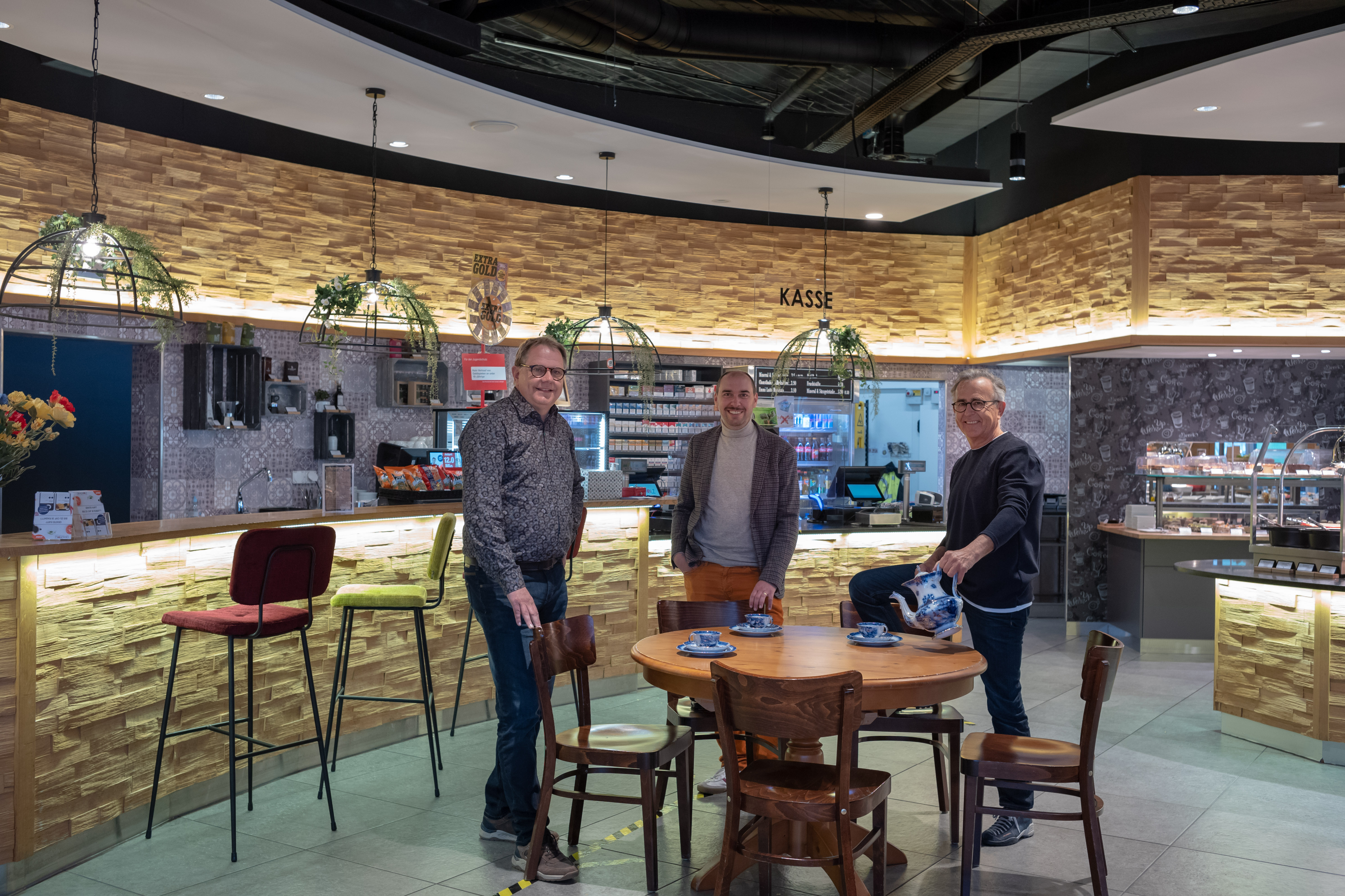 Ein starkes Team (v.l.n.r.): Raymond Zürcher, Inhaber und Geschäftsführer, Gschwend AG Gastro-Bau, Claude Braun, Projektleiter und Geschäftsführer a.i. Grauholz AG, und Hans Brönnimann, Innenarchitekt, Gschwend AG Gastro-Bau .