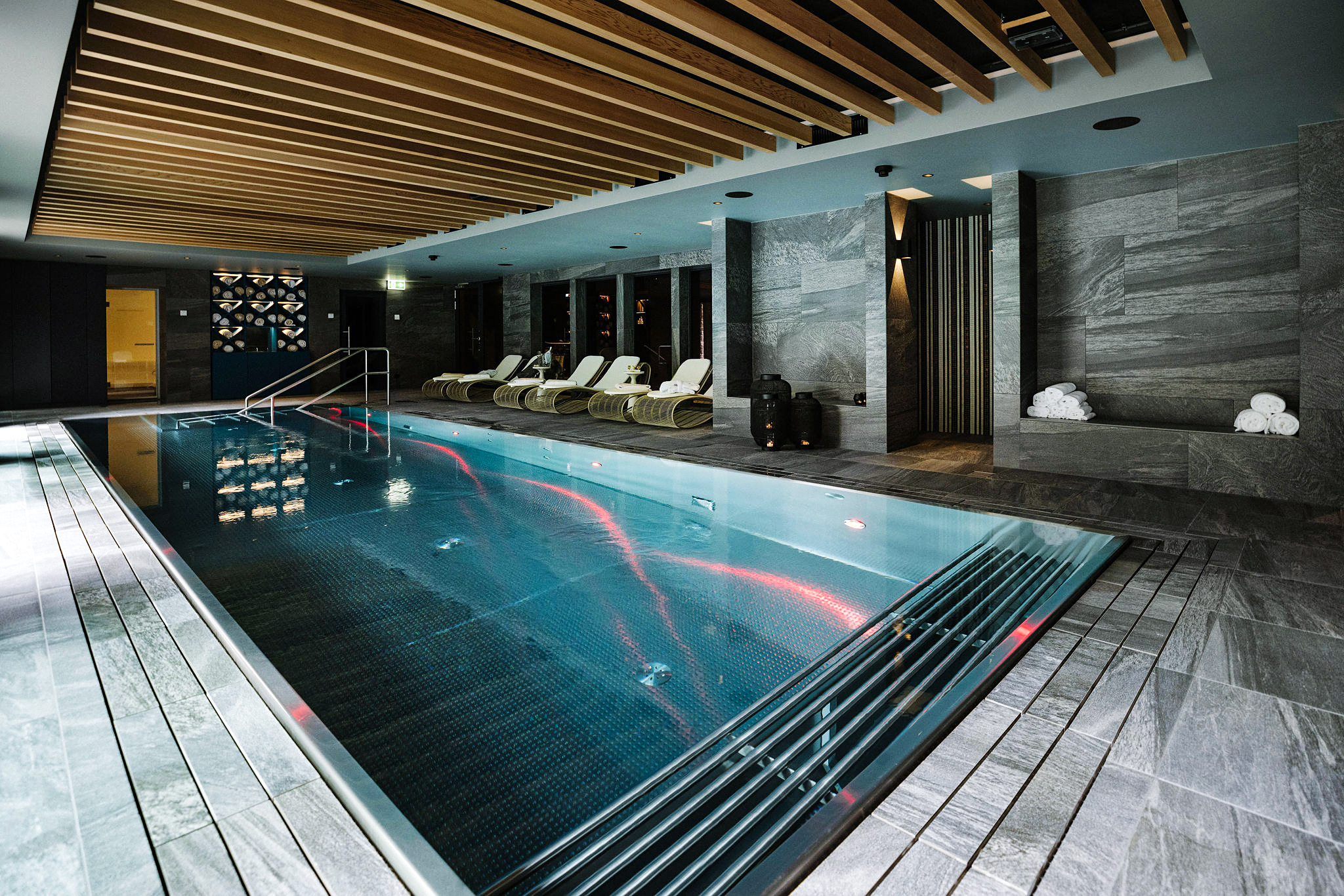 Der Indoor-Pool im Fire & Ice SPA.