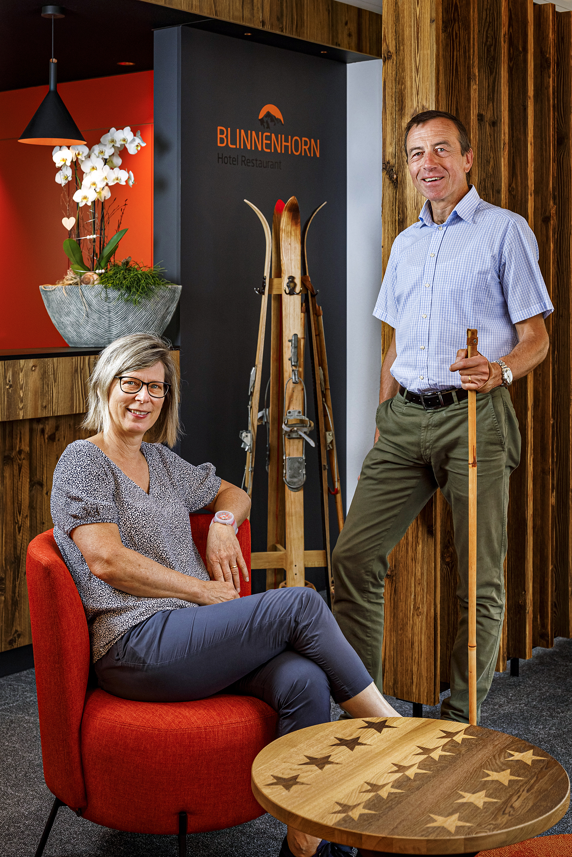 Das Gastgeberpaar Ines und Bruno Wolfisberg freut sich über das Ergebnis der Renovation und die neu gewonnene Frische im Hotel Restaurant Blinnenhorn.