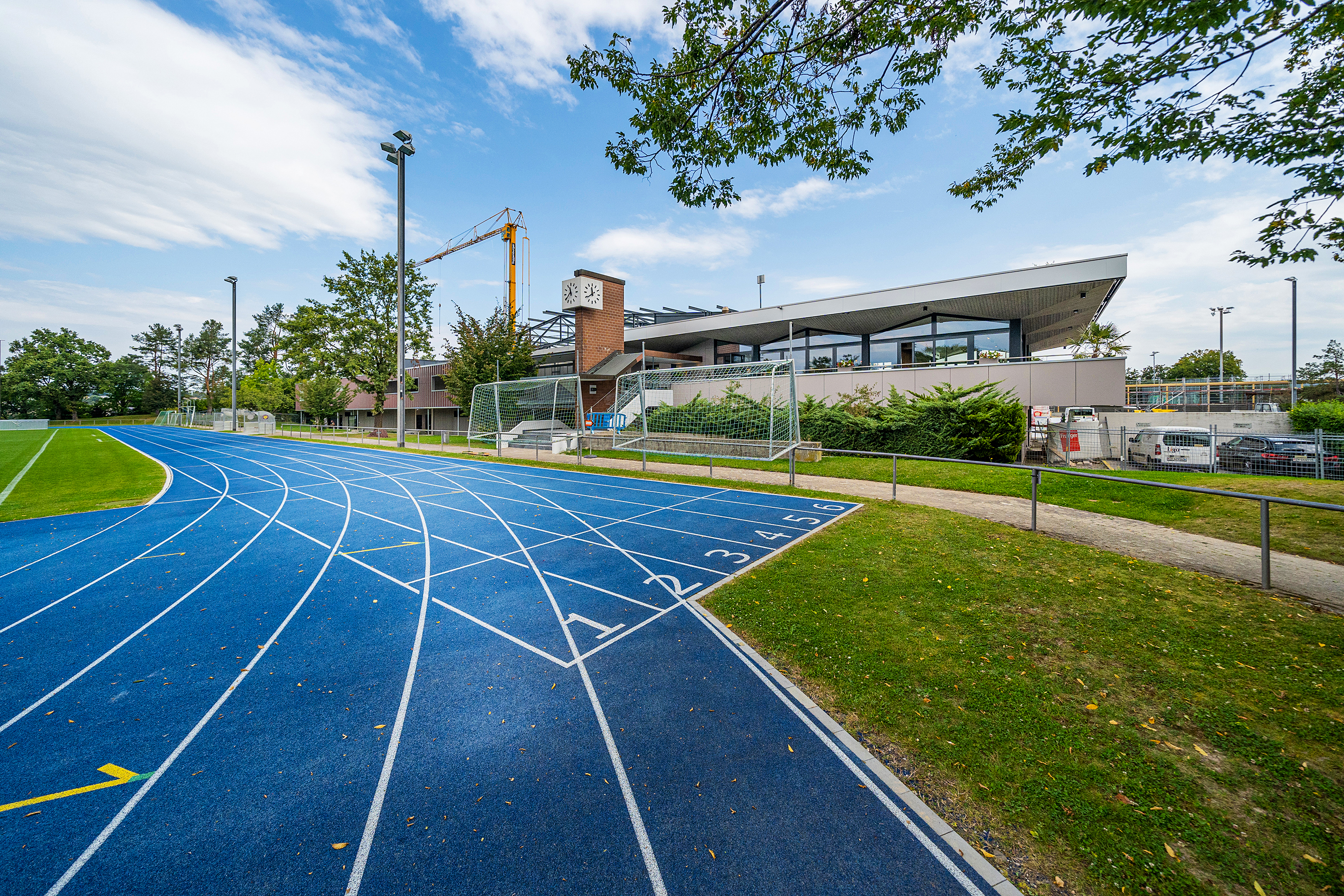 Das Restaurant Liga ist im Rahmen eines Grossumbaus des Sportzentrums in Wallisellen von Grund auf erneuert worden.