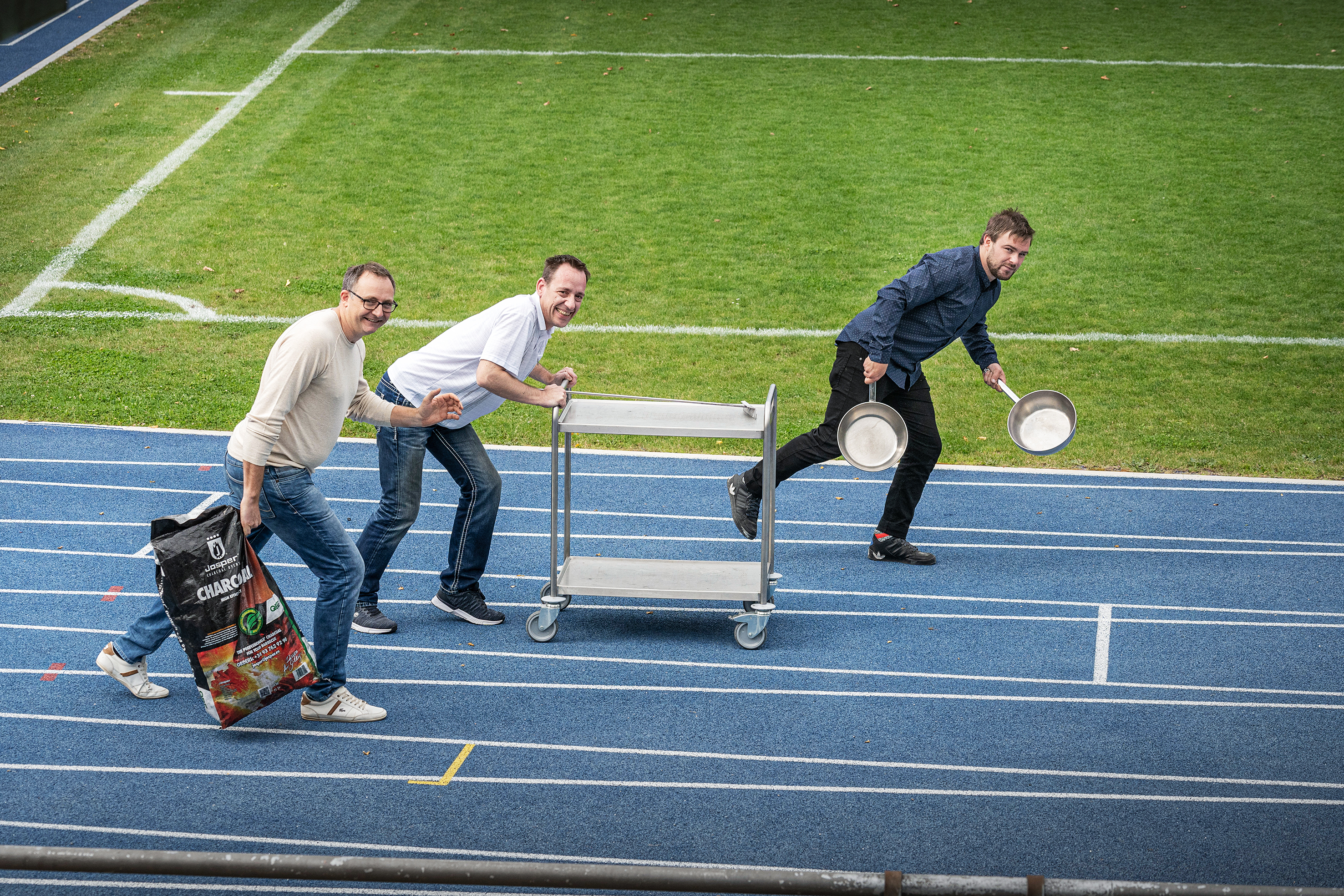 Auf der Überholspur und mit viel Enthusiasmus für die Gamatech im Einsatz (v.l.n.r.): GL-Mitglied und Verkaufsleiter Marcel Capraro, GL-Mitglied Sven Jost und Servicetechniker Janik Kunz.