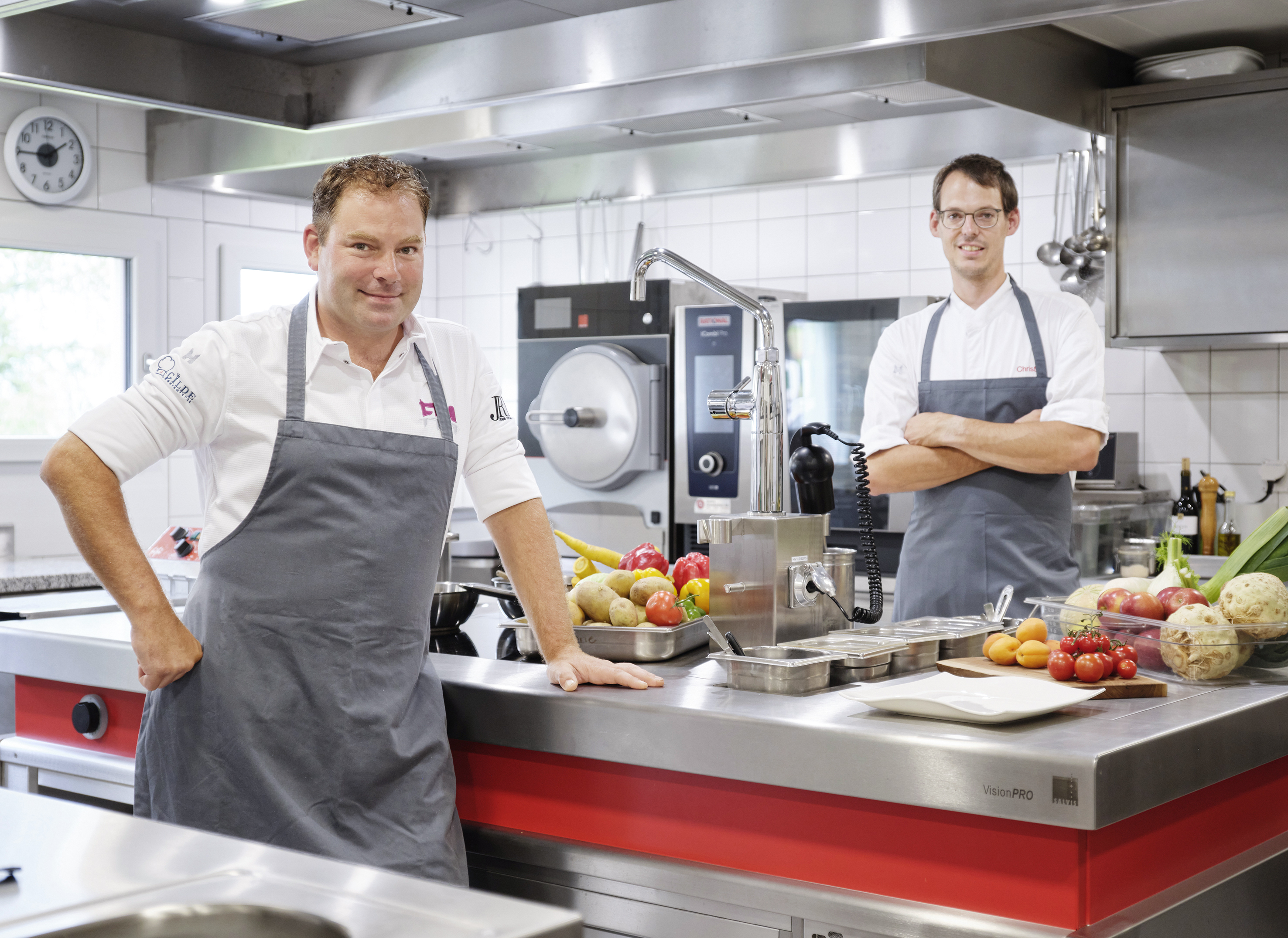 Spitzenkoch Fernando Michlig und sein Team kochen auf Basis klassischen Handwerks, verfeinert mit viel Kreativität. Insbesondere für ihre Wildspezialitäten aus eigener Jagd ist die Familie Michlig weitherum bekannt.
