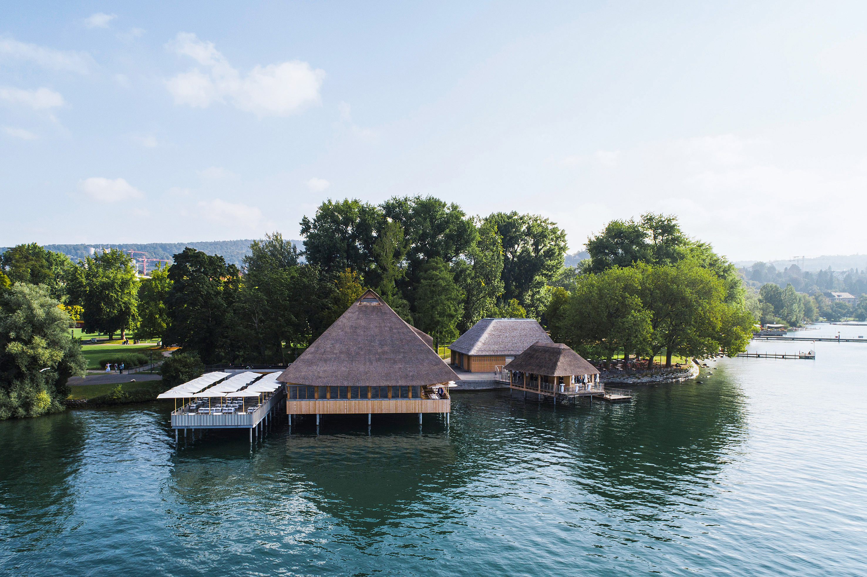 Fast wie 1939 an der «Landi» der Schweizerischen Landesausstellung: Die Fischerstube auf dem Zürichsee, ein Pfahlbau mit Baujahr 2021.  