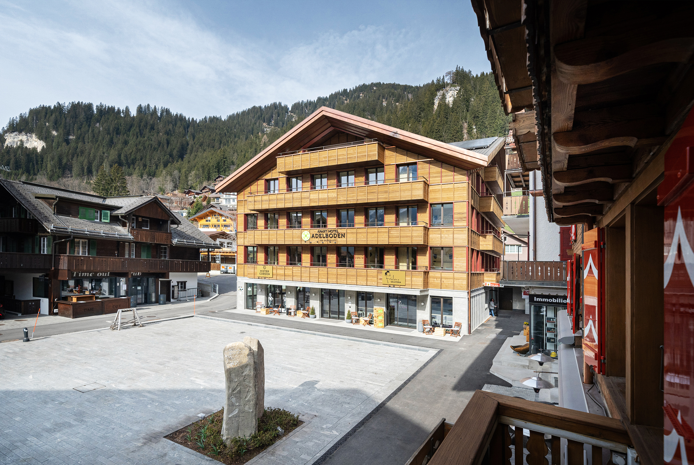 Das zehn Millionen teure Apart Hotel am Dorfplatz von Adelboden: Es nutzt die Synergien zwischen den digitalen und analogen Elementen maximal aus, bietet Kooperationen mit dem lokalen Gewerbe und ist äusserst schlank aufgestellt.