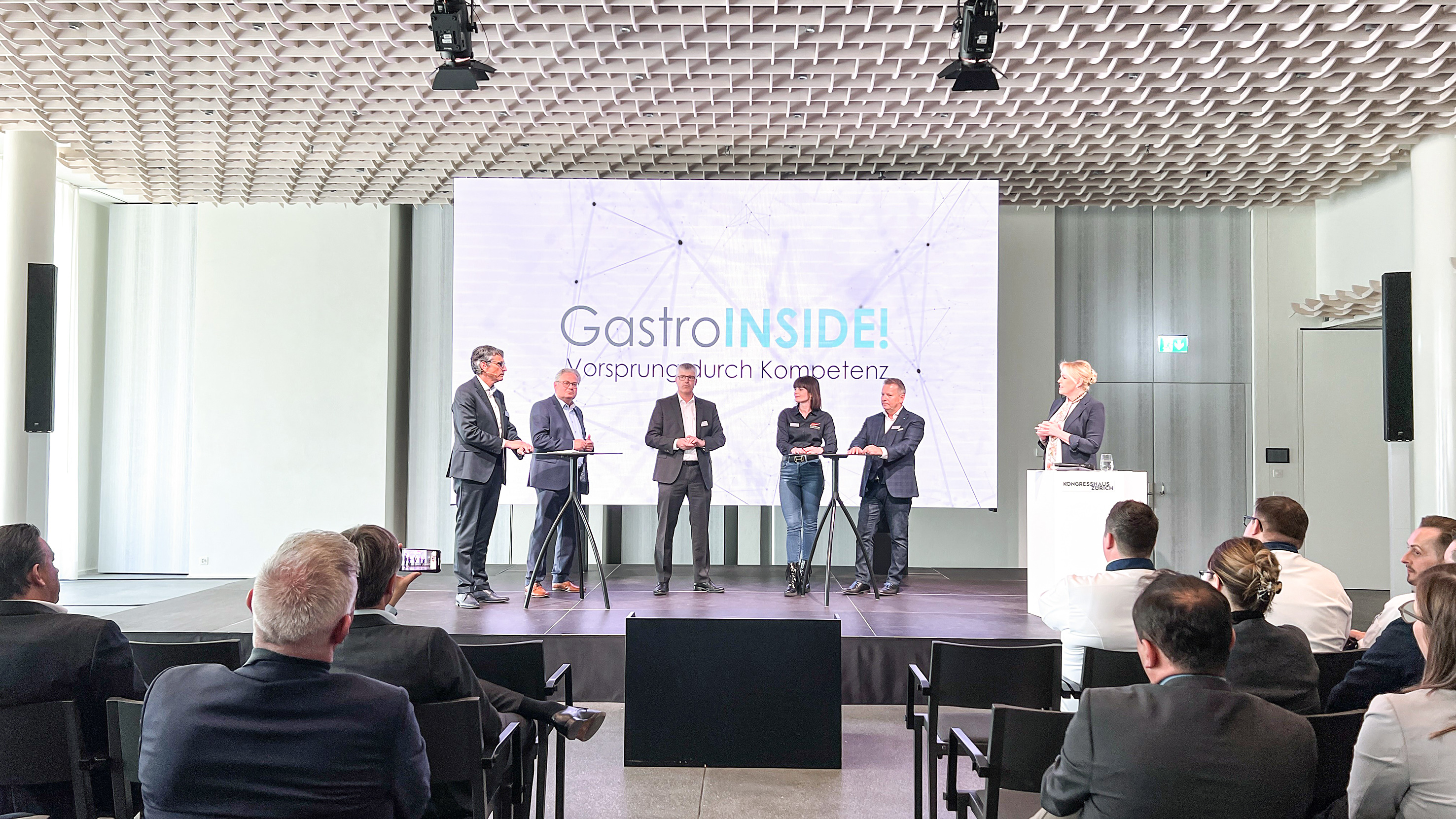 Fünf Markführer – ein gemeinsames Ziel: Mit der Fachtagung GastroInside wollten die fünf Fachspezialisten Rational, Havo, Franke, Menu System und Meiko Vertreter der Gastrobranche wieder zusammenbringen und ihnen die Möglichkeit geben, sich auszutauschen mit anderen Entscheidungsträgern, Fachspezialisten und Trendsettern. 