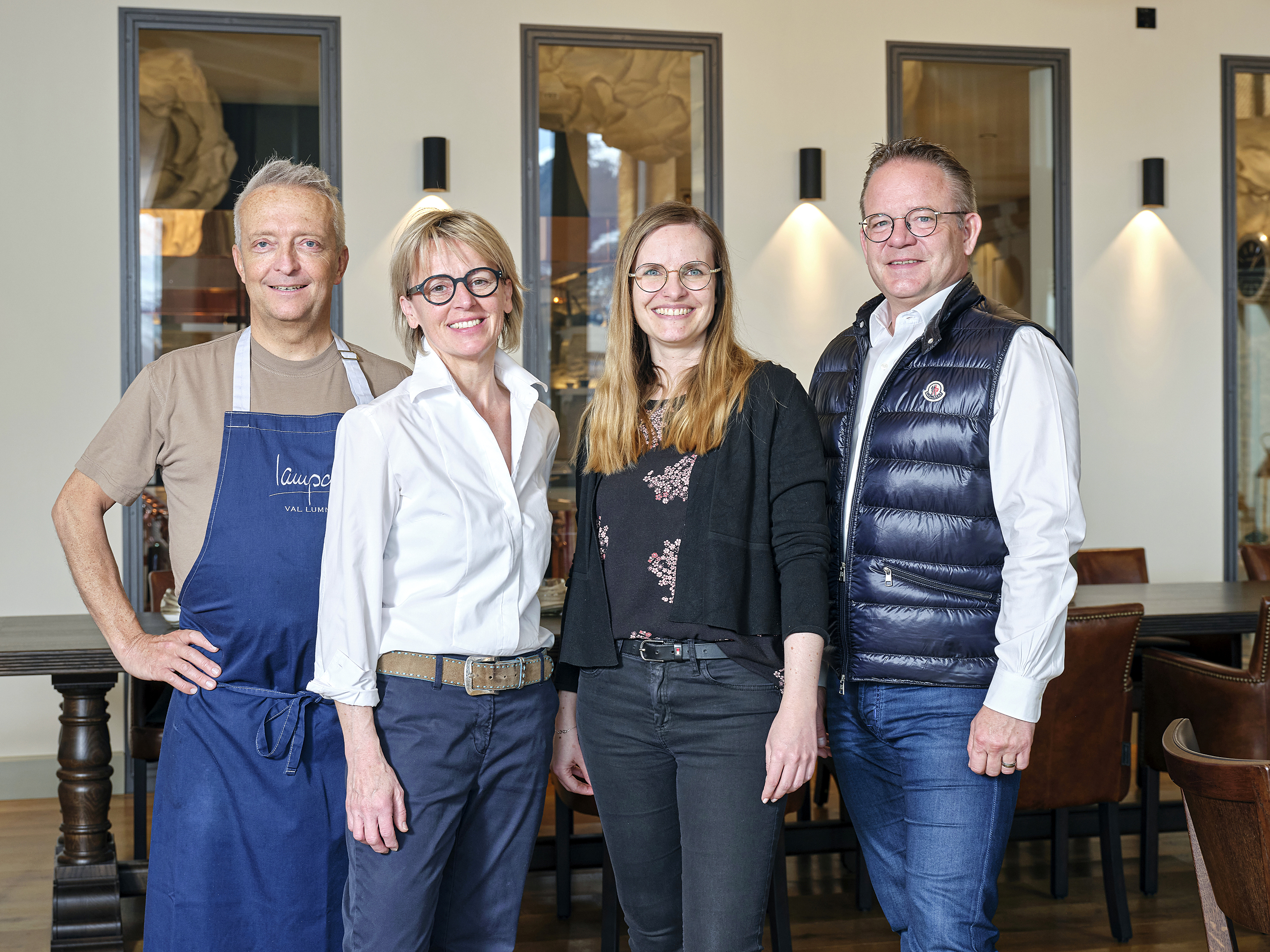 Mit Innovation zu Genuss (v.l.n.r.): Reto und Anni Lampart, Gastgeber im Lampart’s Guesthouse & Country Club, mit Kathrin Thalmann, Product Manager der Delico AG, und Matthias Fürer, CEO der Delico AG.
