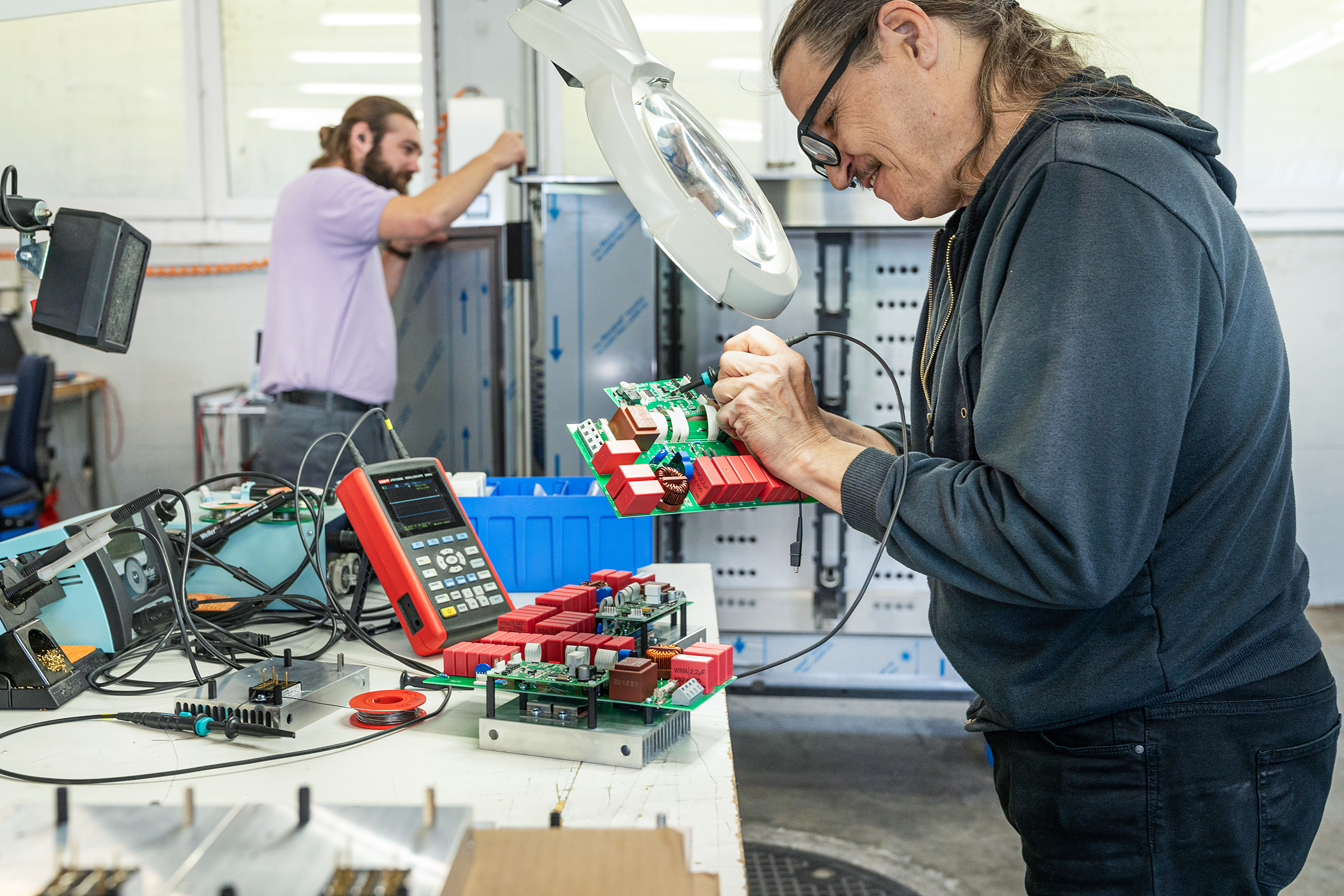 Top-Leistung: Bei der Schmalz AG wird die Kundenbeziehung über den Verkauf hinaus mit eigenem starken Après-Vente-Service im elektronischen sowie auch mechanischen Bereich weitergeführt.