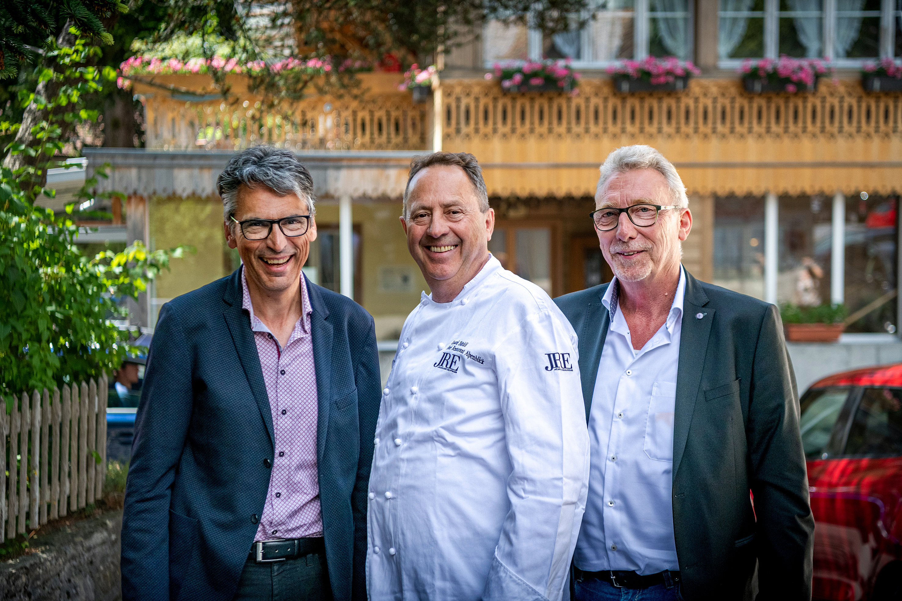 Haben gut Lachen: Walter Nef, Verkaufsdirektor Menu System, Richard Stöckli, Sternekoch Alpenblick, Martin Mathieu, Gebietsverkaufsleiter Menu System.