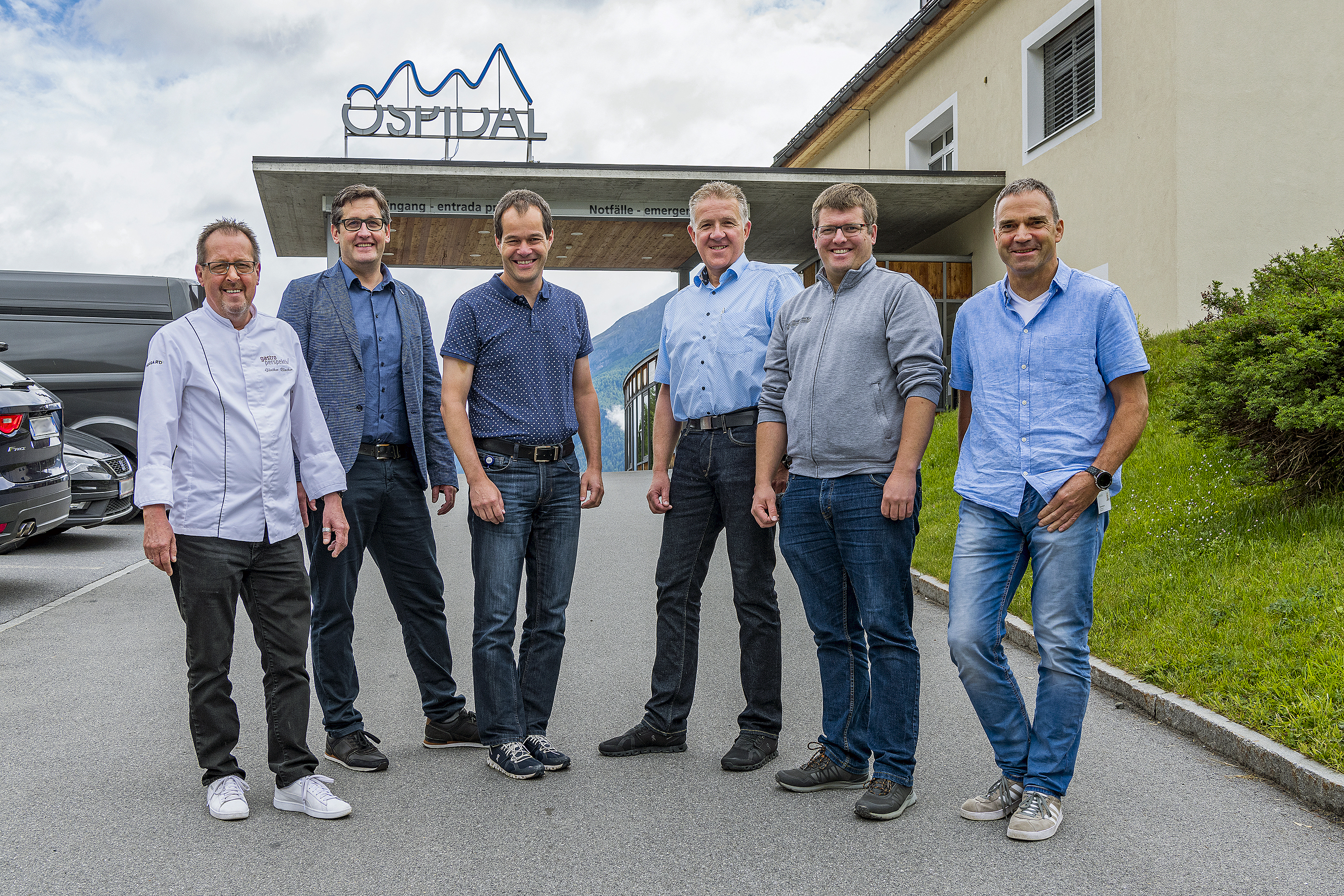 Günther Rüscher und Christoph Reichenbach, GastroPerspektiv AG, Gerhard Hauser, CSEB, Beat Steffen, Steffen Gastro AG, sowie Fabian Trottmann und Charlie Maskos, CSEB (v.l.) sind vom Resultat der Zusammenarbeit überzeugt.