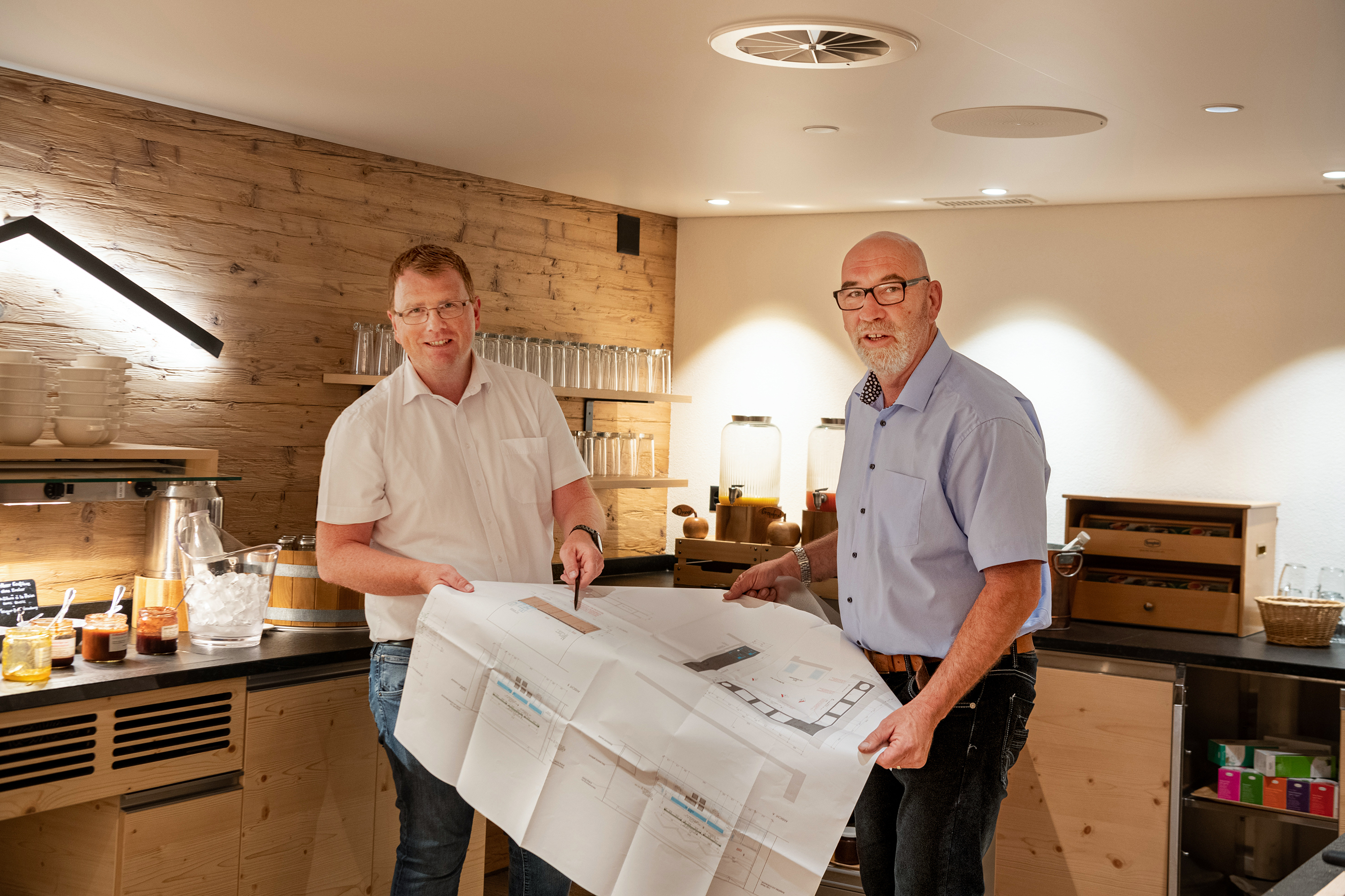 Jeder ein Experte auf seinem Gebiet: Jean-Rodolphe Hofstetter von der Beer Grill AG (l.) und Adrian Kiener von der Schmocker AG.