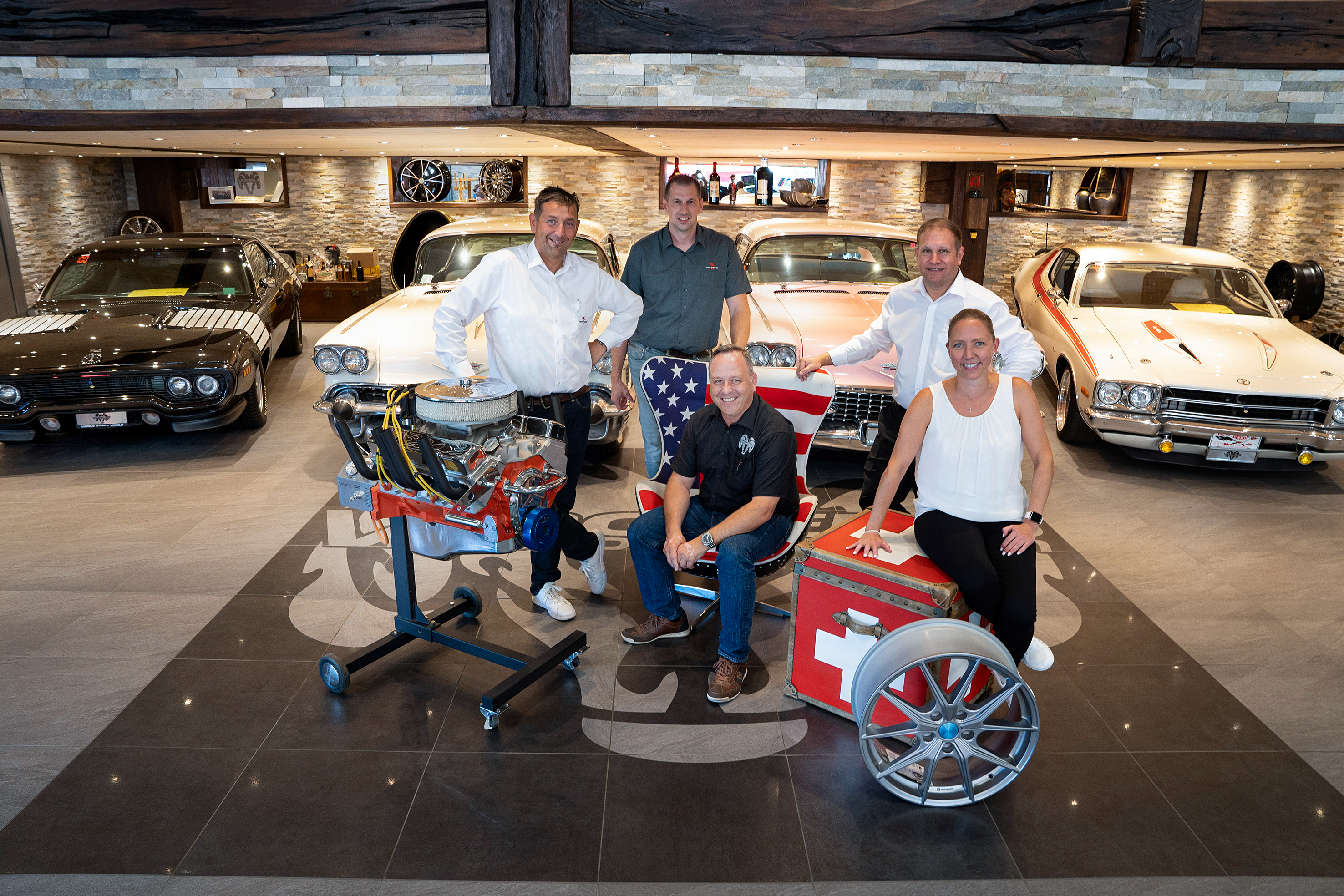 Ein Team für alle Fälle: Geschäftsführer André Vogel (vorne) mit Patrick Lerch, Sales Area Manager, Roland Niederhauser, Servicetechniker, Philipp Zindel, neuer Verkaufs- und Marketingleiter und Mona Petersen, Marketing Manager bei der Rex-Royal AG.