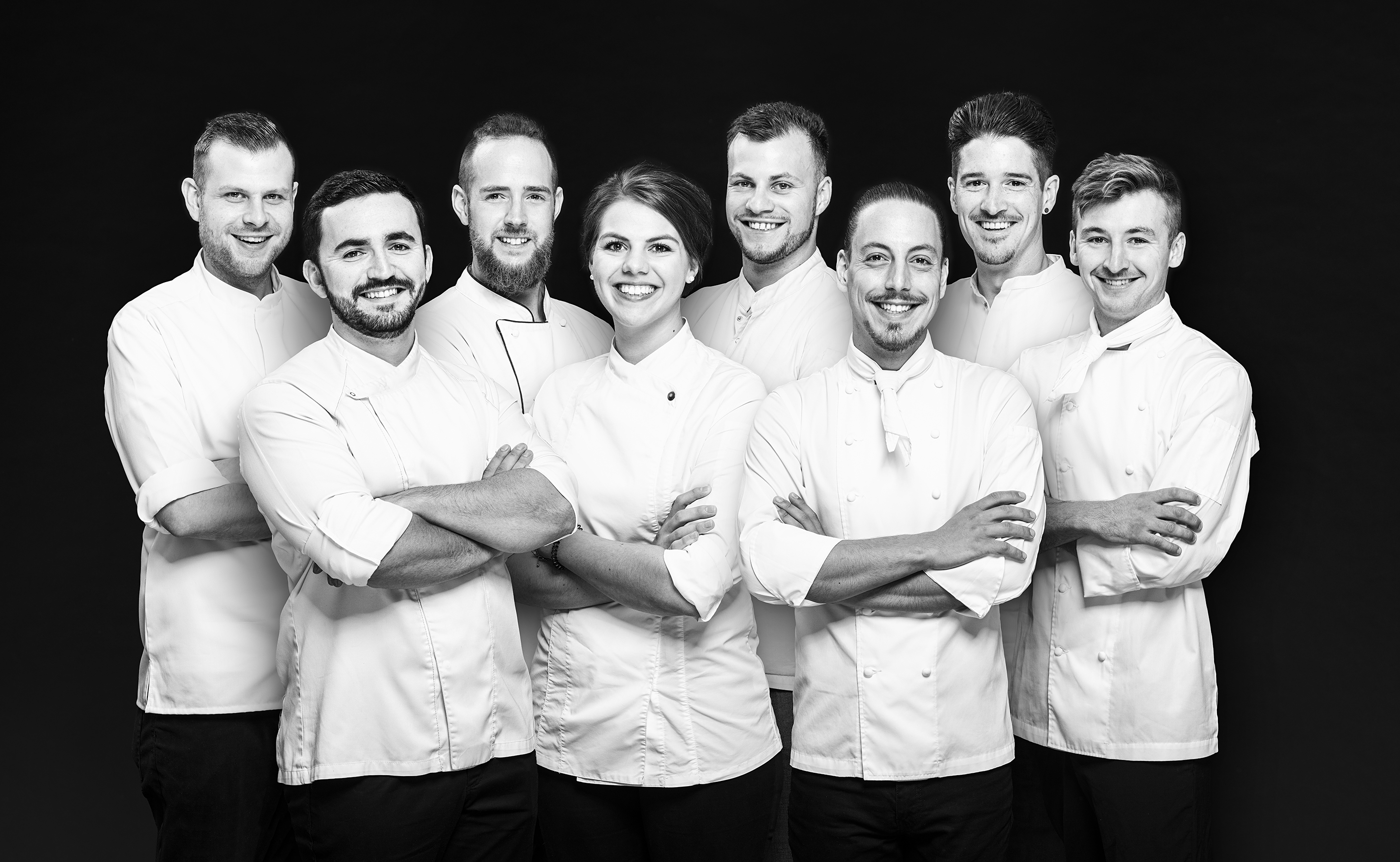 Acht Kochtalente treten im Januar 2023 gegeneinander an (v.l.n.r.): Janic Mühlemann, Ernest Bardhoku, Christoph Bieri, Sandra Böhm, Robin Höfer, Daniele Angelosanto, Mario Garcia und Shaun Rollier.
