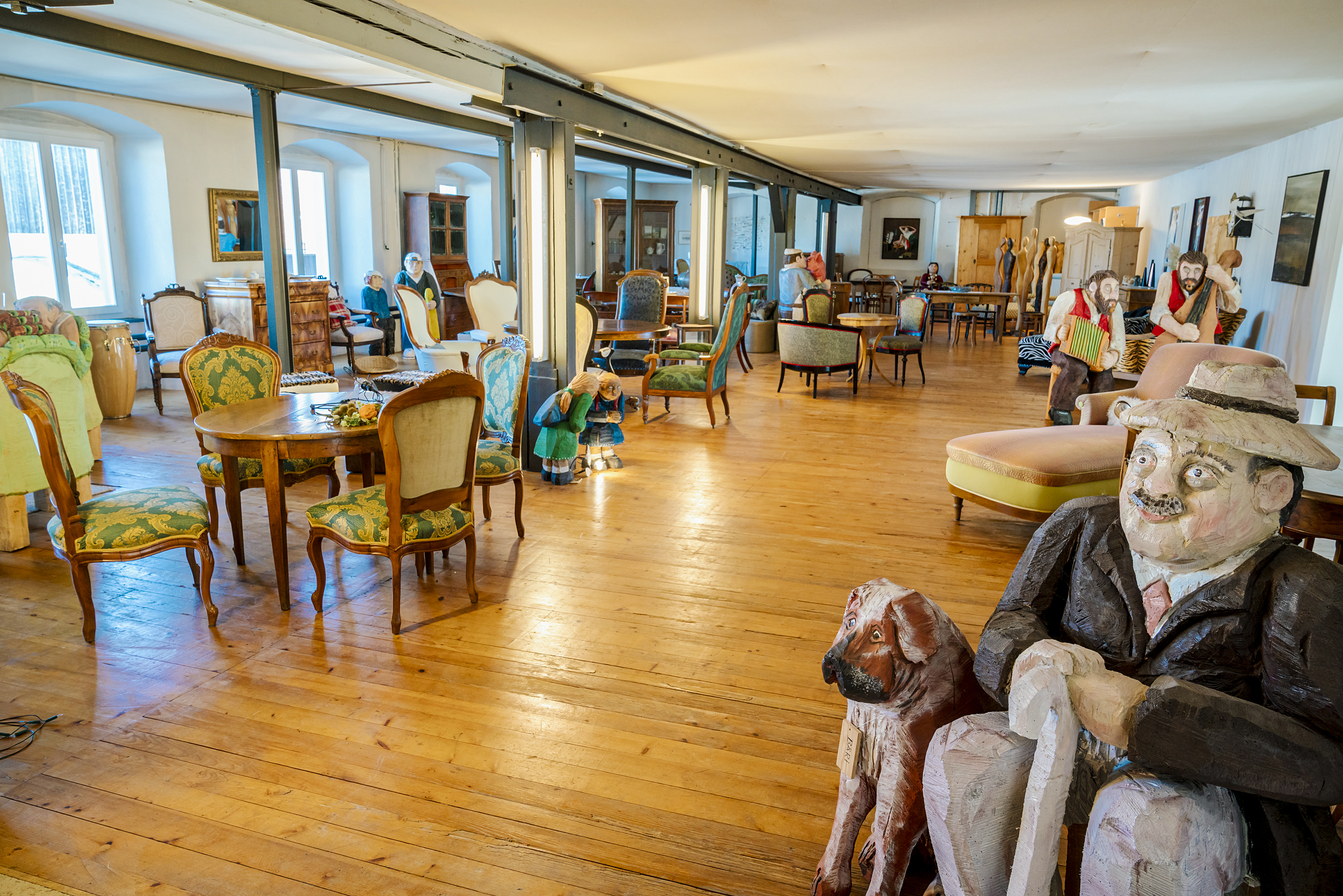 Auch im angrenzenden Ausstellungsraum einer ehemaligen Polsterei – wo zwischendurch Konzerte stattfinden – wurden einige Oberflächen aufgefrischt.