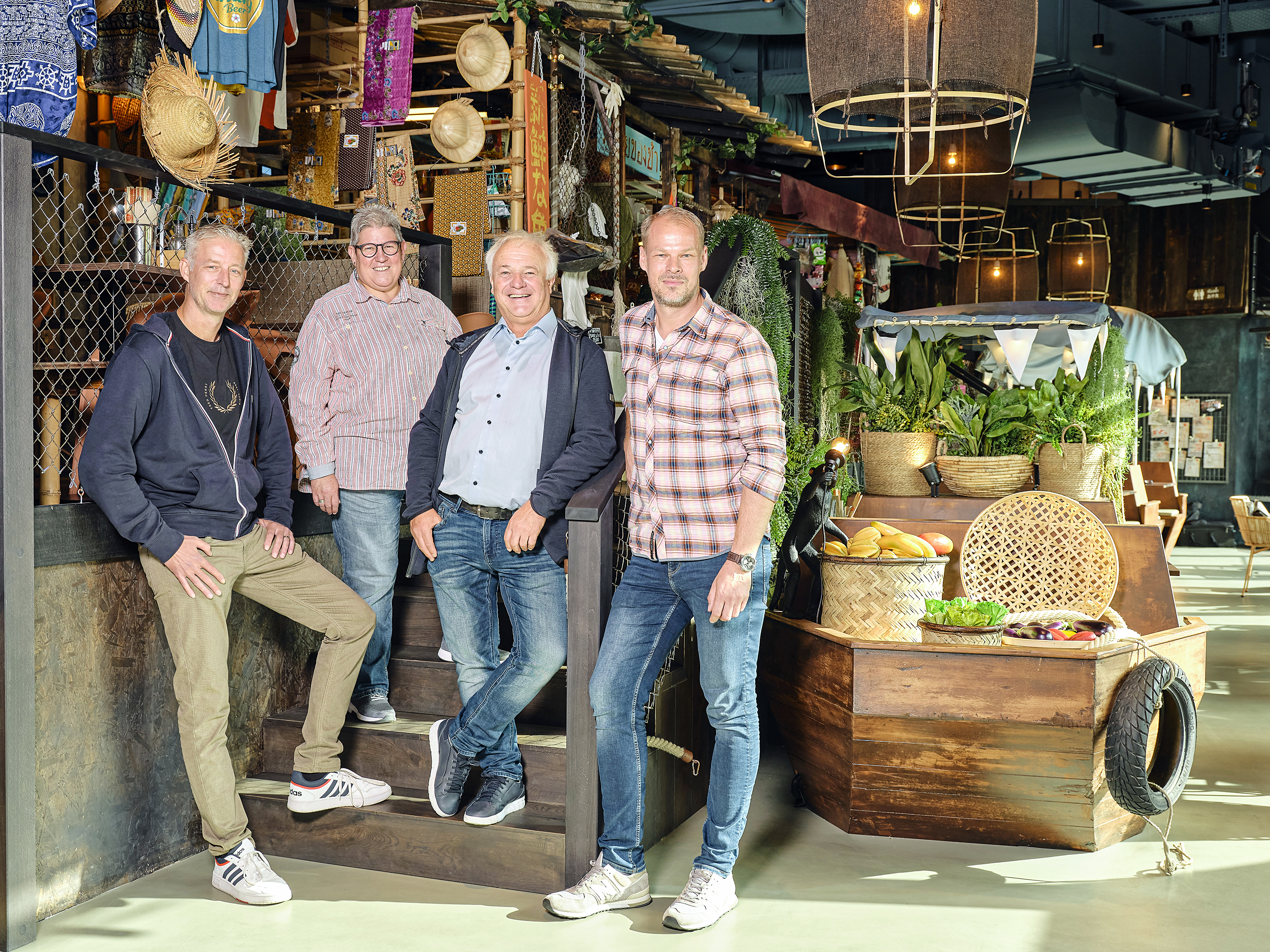 Ein eingespieltes Team mit langjähriger Erfahrung: David Kamphoff (l.), Team Food Coach, sowie Kay Malsch-Spitzer (r.), Teamguide F&B bei der FWG mit dem Gamatech-Team: Bea Gantenbein, Projektleiterin, und Christian Kunz, Geschäftsführer.