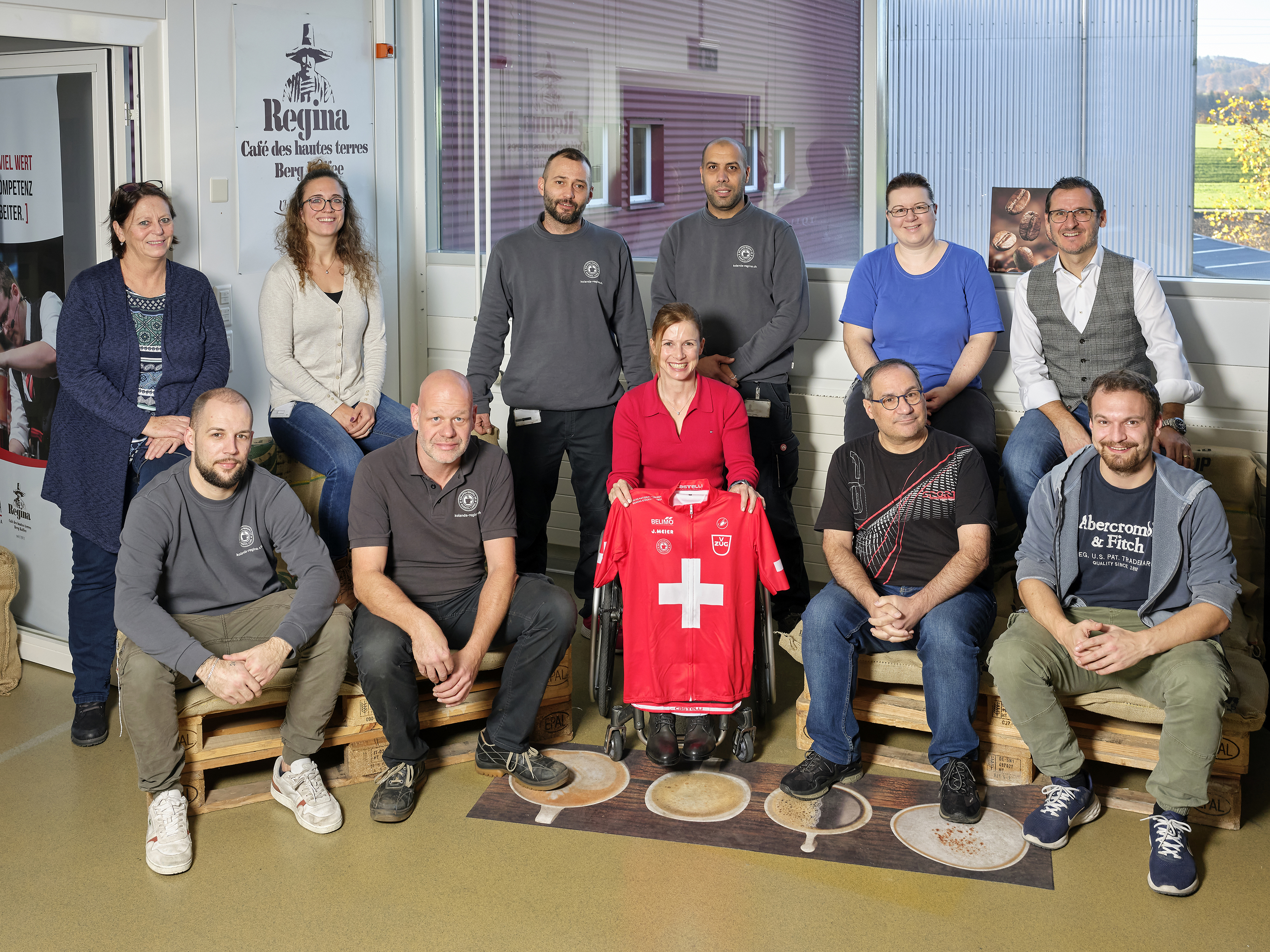 Im Kreise der Kolanda-Regina-Familie: Sandra Stöckli ist eine der wenigen Para-Sportlerinnen, die den Sport zum Beruf gemacht hat und davon leben kann. 