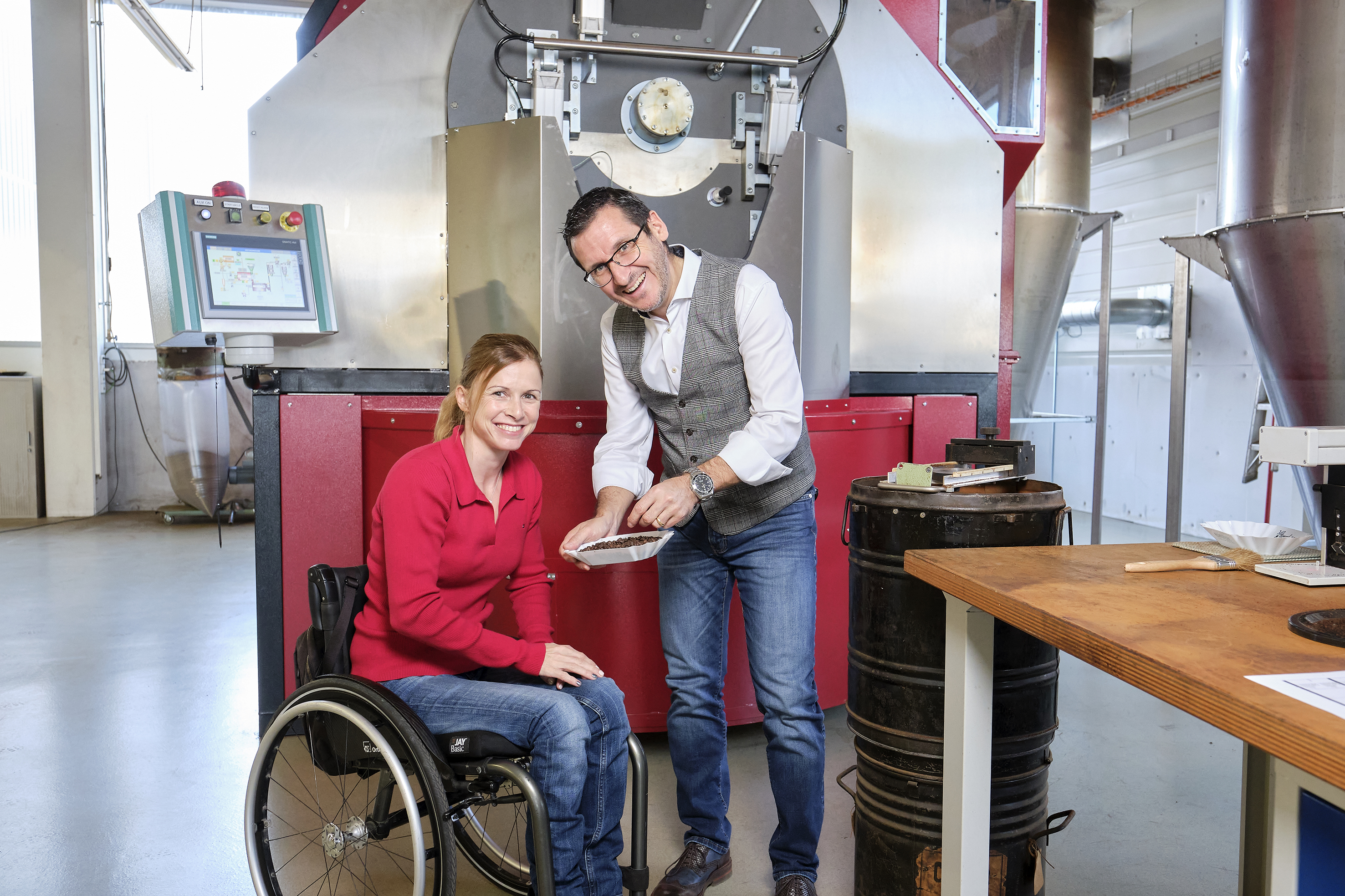 Der Sponsorenpartnerschaft zwischen Sandra Stöckli und Reto Burri gehen gemeinsame Veloreisen voraus. «Reto weiss, wie ich mit schwierigen Situationen umgehe. Mein Sportgerät ist das Handbike, Reto Burris das Rennvelo und für beide geht es um Leistung, egal welchen Rucksack wir mittragen», sagt Sandra Stöckli.