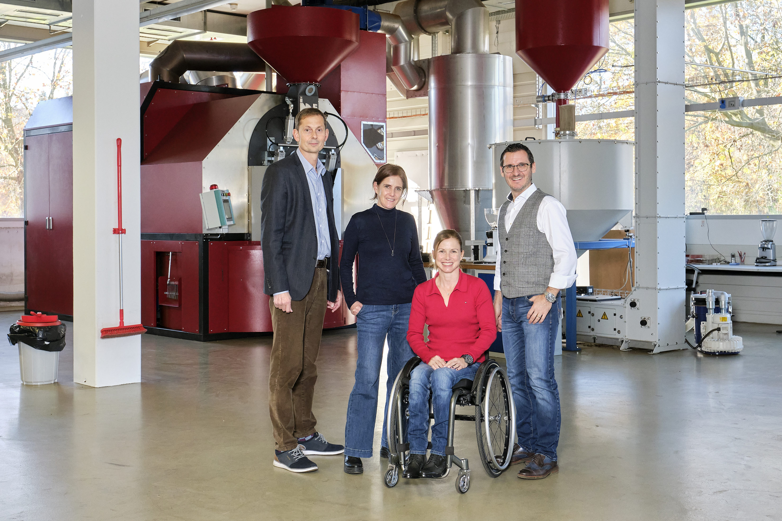 Die Gesprächsführer und die Hauptpersonen: Sandra Stöckli, flankiert von Kolanda-Regina-Inhaber Reto Burri (rechts) und der Gourmet-Redaktorin Sabine Born sowie Verlagsleiter Stephan Frech.