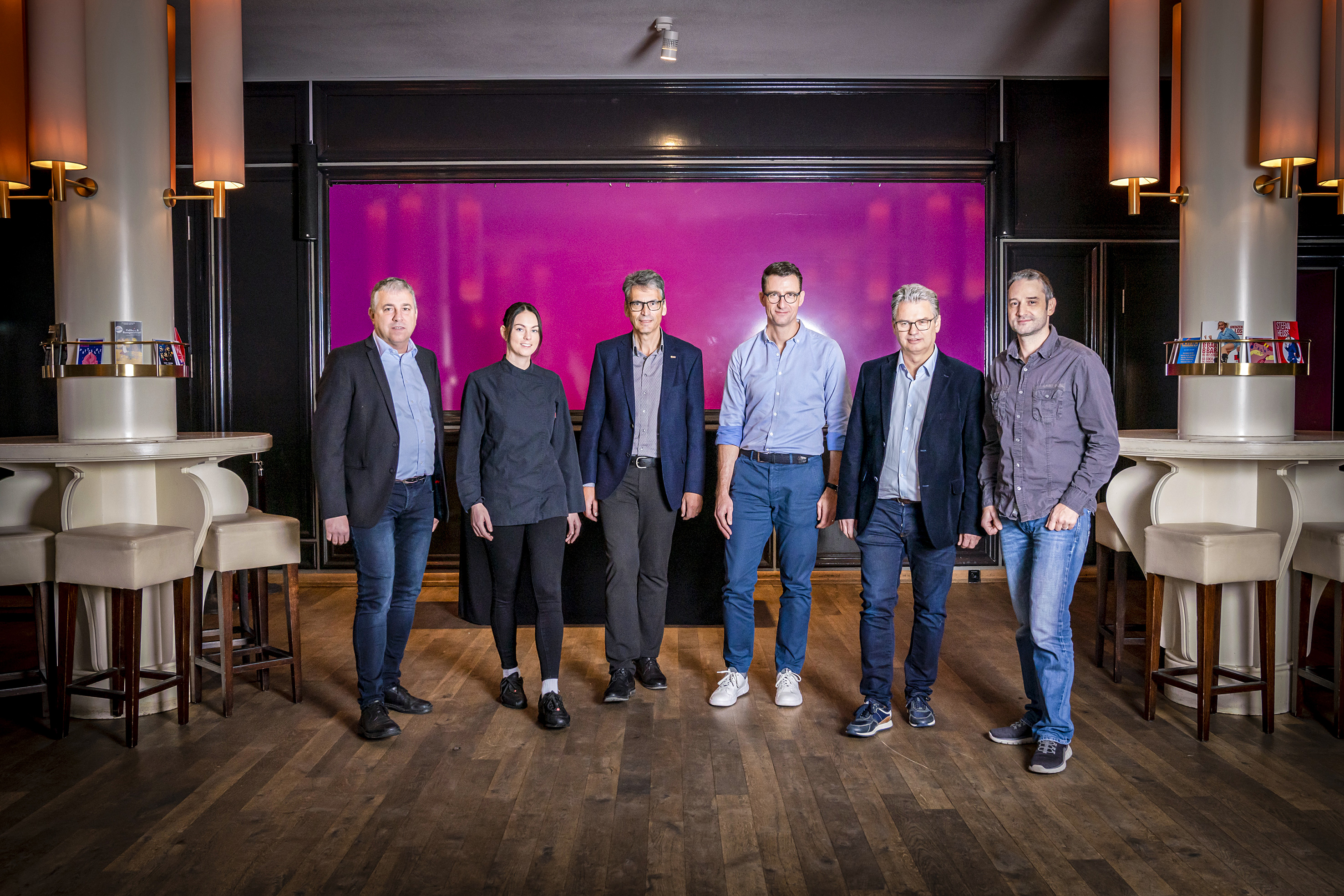 Freuen sich über das gelungene Werk (v.l.n.r.): Marco Diolaiuti, Gebietsverkaufsleiter der Menu System AG, Diana Perini, Küchenchefin im Casinotheater Winterthur, Walter Nef, Verkaufsleiter der Menu System AG, Beat Imhof, Geschäftsführer im Casinotheater Winterthur, Ruedi Weidmann und Marco Bitterli, Geschäftsleitende Partner der Axet GmbH.