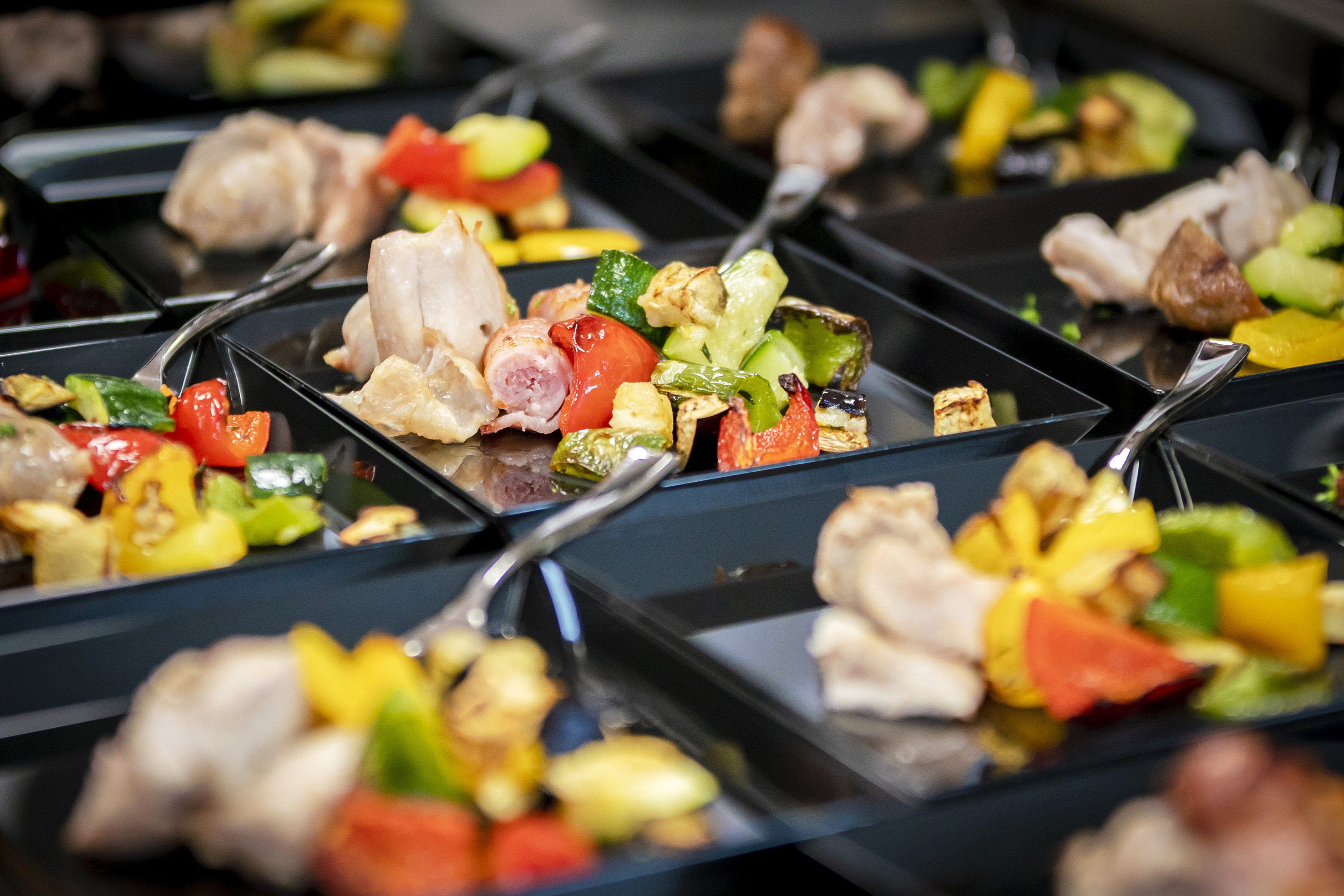 Ob Gemüse, Fleisch oder Kartoffelbeilagen: Im Speed-X von Unox gelingen alle Gerichte und überzeugen in Geschmack und Aussehen.