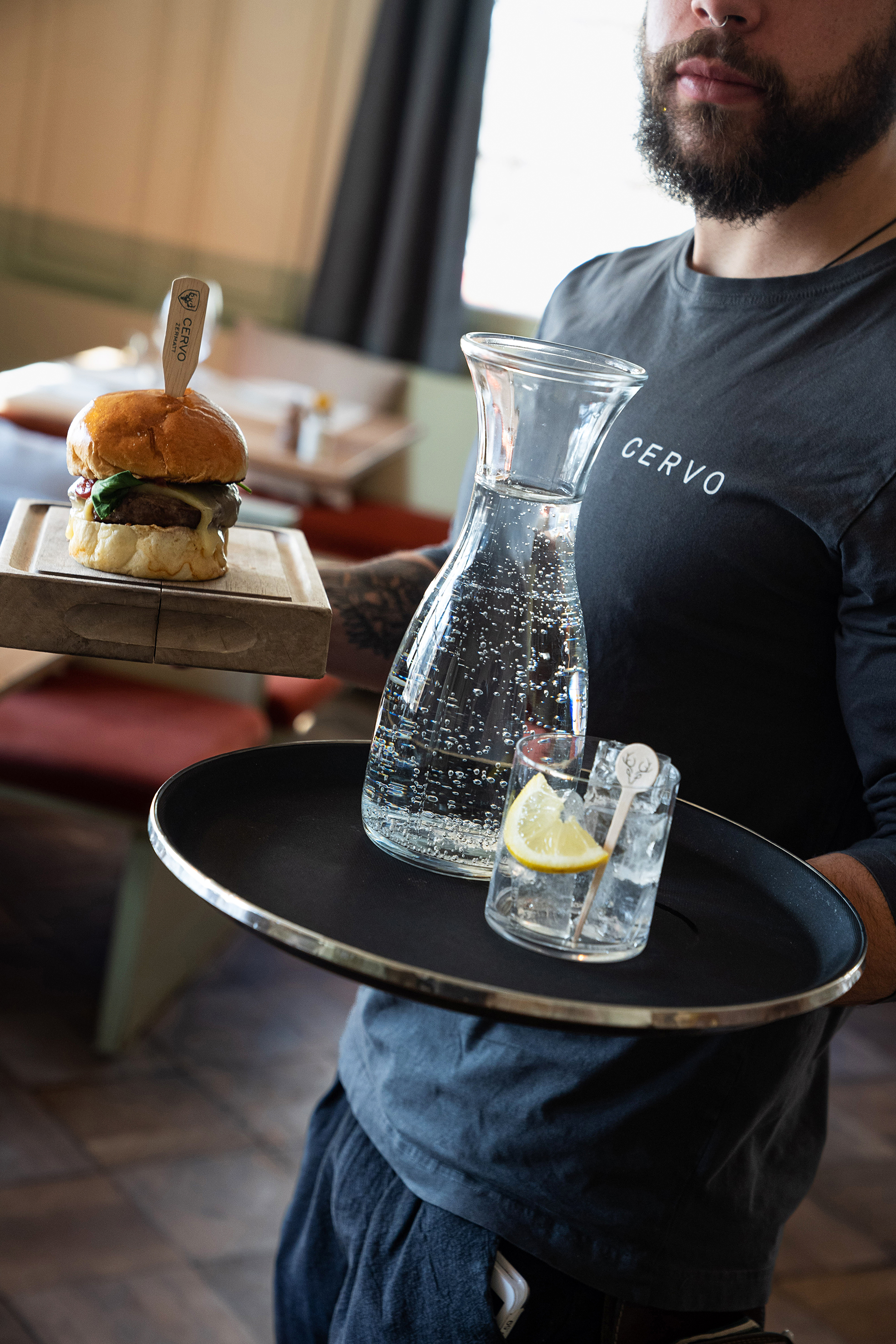 Lokales Bergwasser, mit BWT-Technik aufbereitet, statt weitgereistes Mineralwasser – das schmeckt den Gästen, insbesondere, wenn man die Geschichte dazu erzählt.