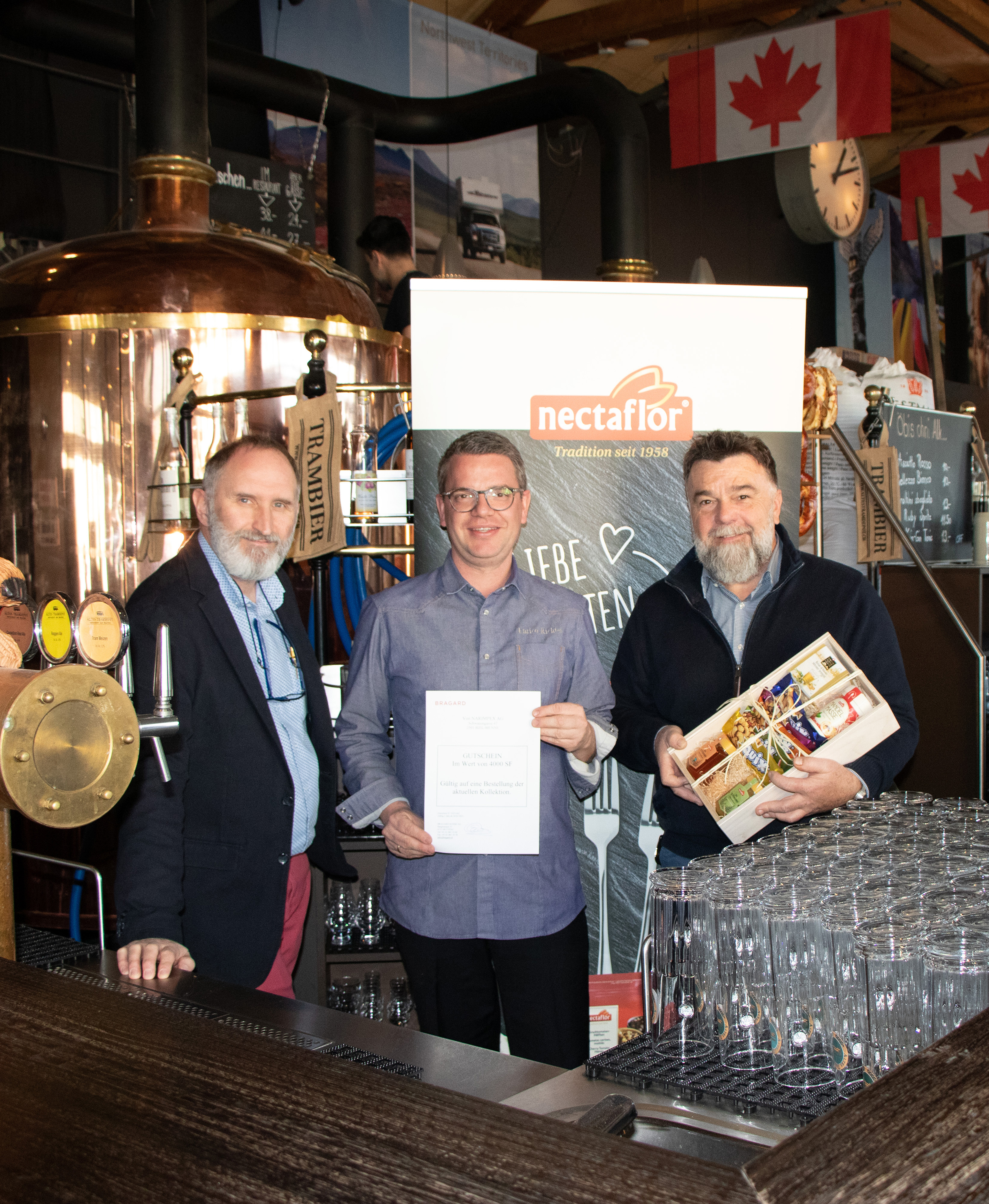 2. Preis Herr Udo Birnbacher, Berater Mittelland Bragard Schweiz AG Herr Enrico Richter, Altes Tramdepot, Bern Herr Reto Mühle Key Account Manager Gastronomie Narimpex AG (v.l.n.r.).