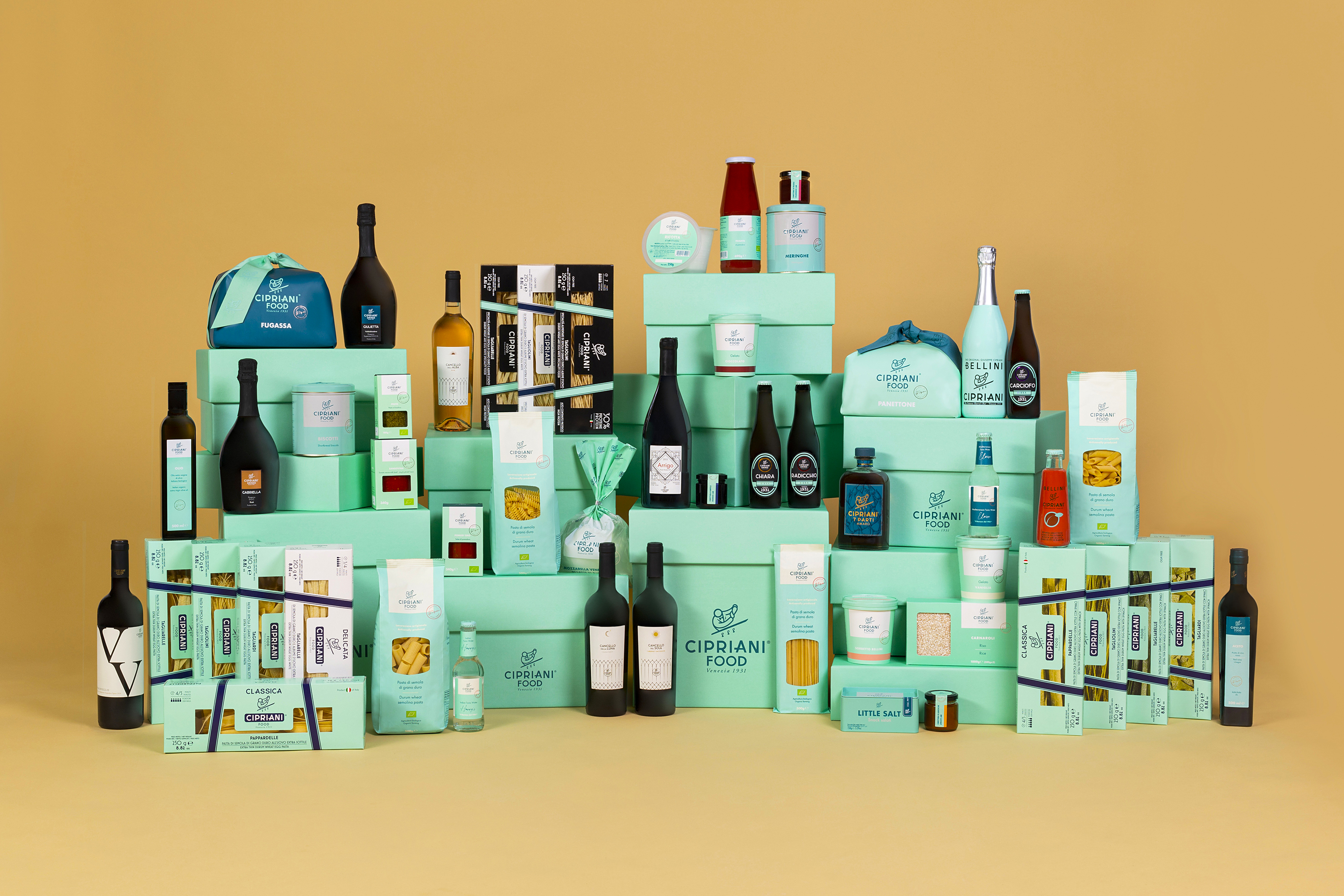 Tauchen Sie ein in die Welt voller italienischer Kultur und Luxus und servieren oder geniessen Sie selbst die besten, traditionellen, italienischen Spezialitäten aus dem Hause Cipriani.