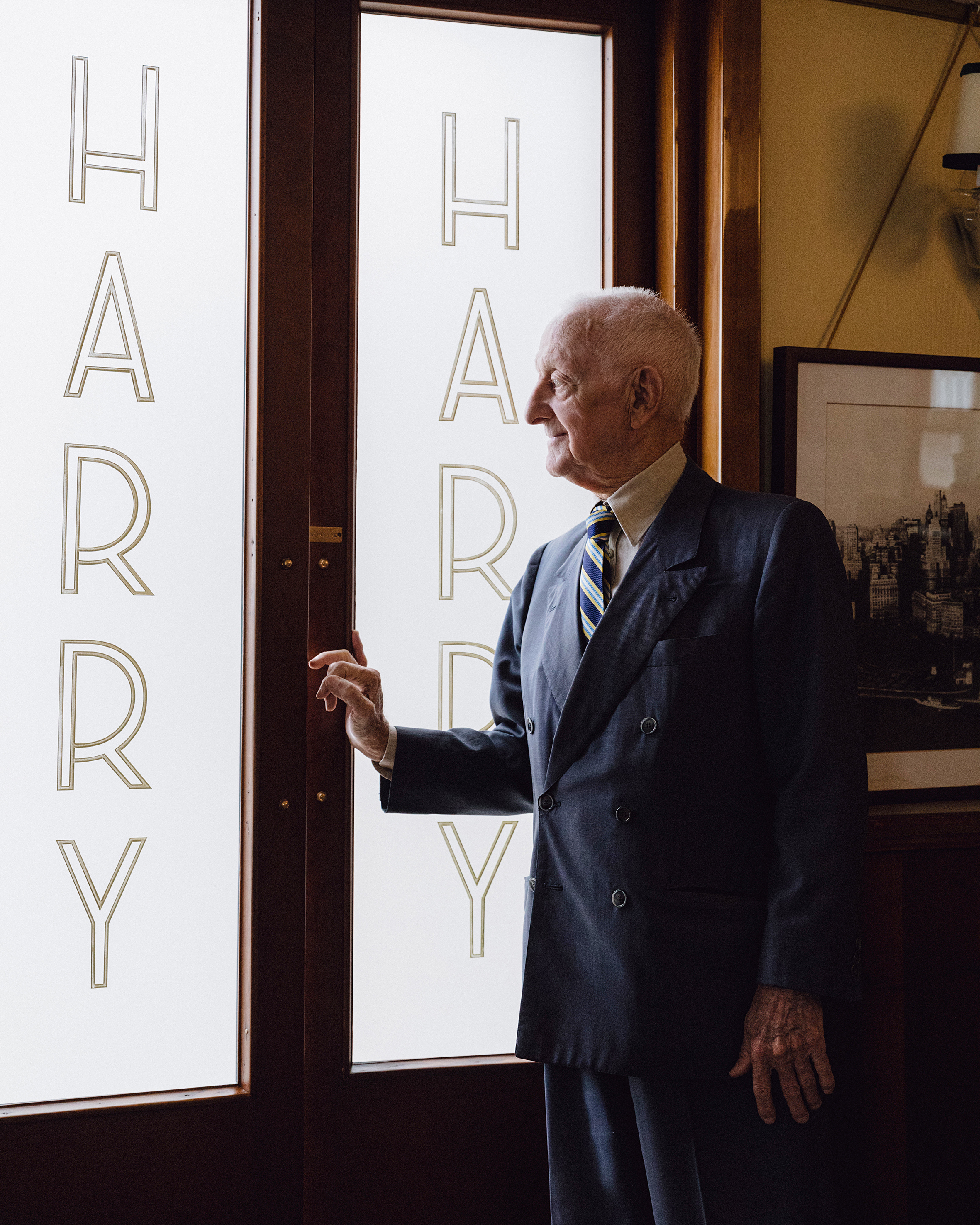 Das Geheimnis der Familie Cipriani liegt im Luxus der Einfachheit. In den Details, die der Kundschaft  das Gefühl geben, zu Hause zu sein. Und so führte Arrigo Cipriani das Erbe seines Vaters erfolgreich weiter und baute das Sortiment laufend aus – stets mit dem bewussten Blick auf Qualität und der gewissen Italianità.