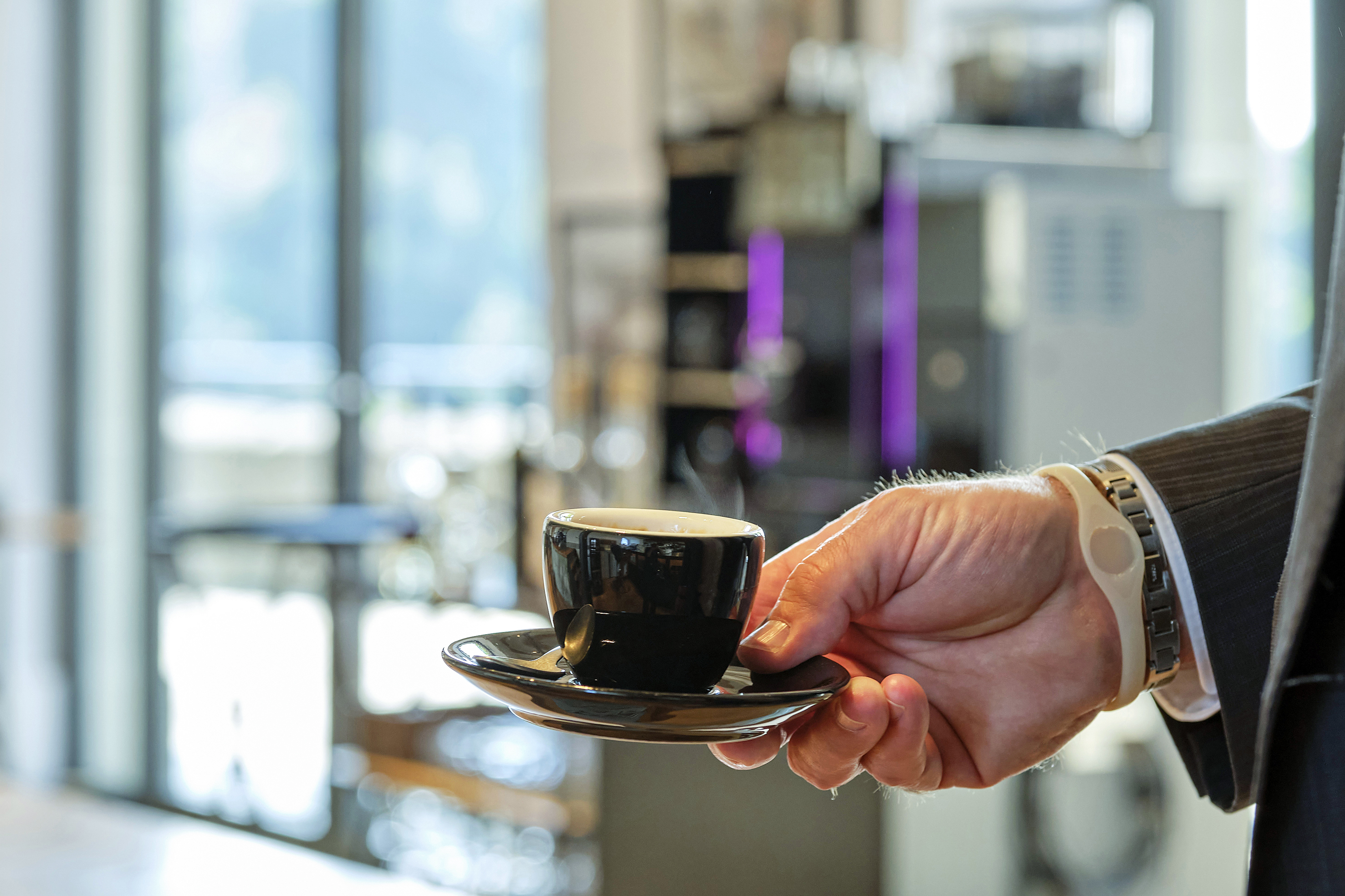 Von sieben bis halb zehn können die Gäste im Restaurant frühstücken, danach wird auf Selbstbedienung umgestellt. Ab 18 Uhr beginnt der bediente À-la-Carte-Service.
