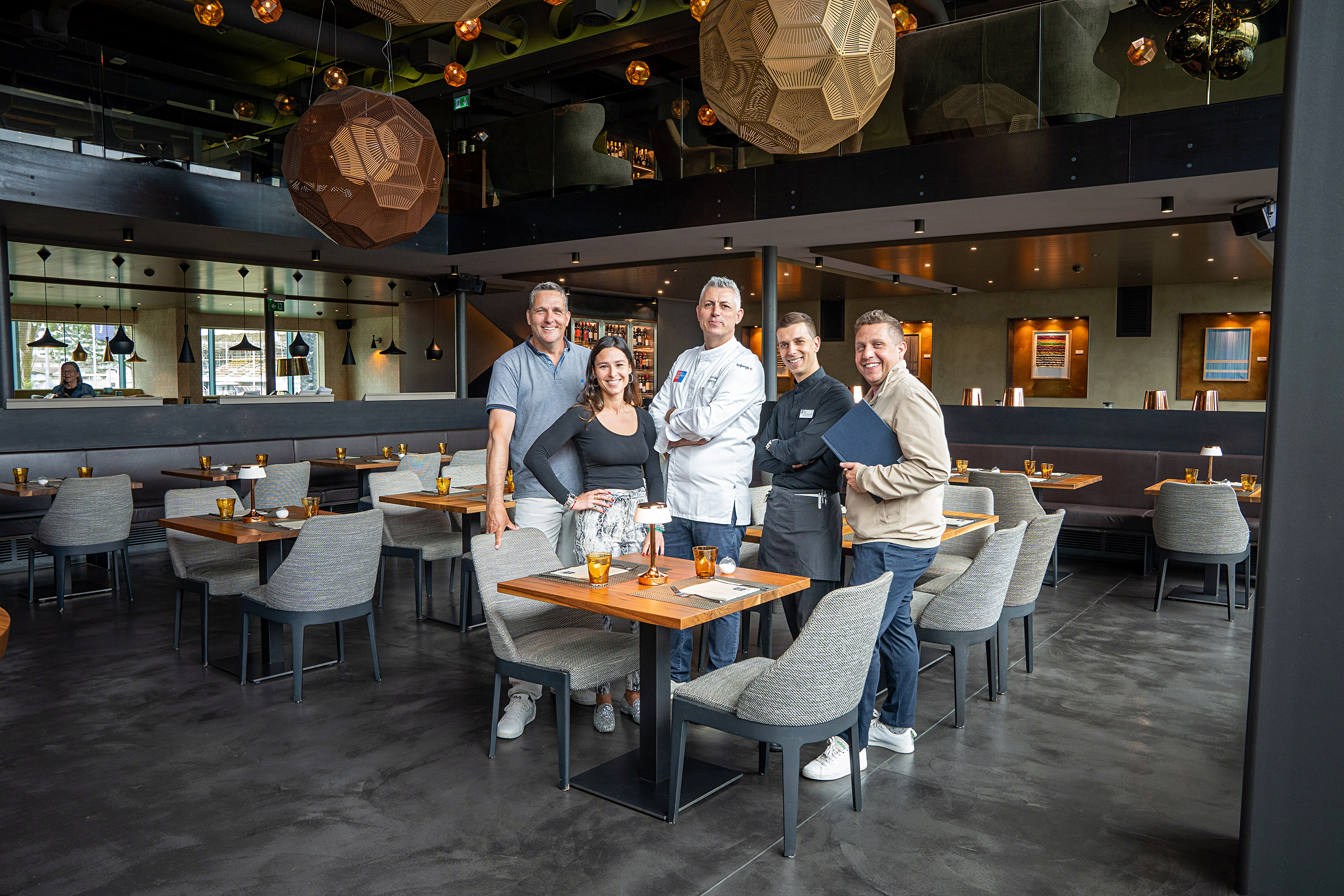 Roli Meier, Verkaufsleiter Dyhrberg AG mit Vittoria Setter, Events und Marketing Coordinator, Davide Asietti, Executive Chef, Francesco Lo Manno, Chef de Service und Lars Löwen, F&B Manager (v.l.)